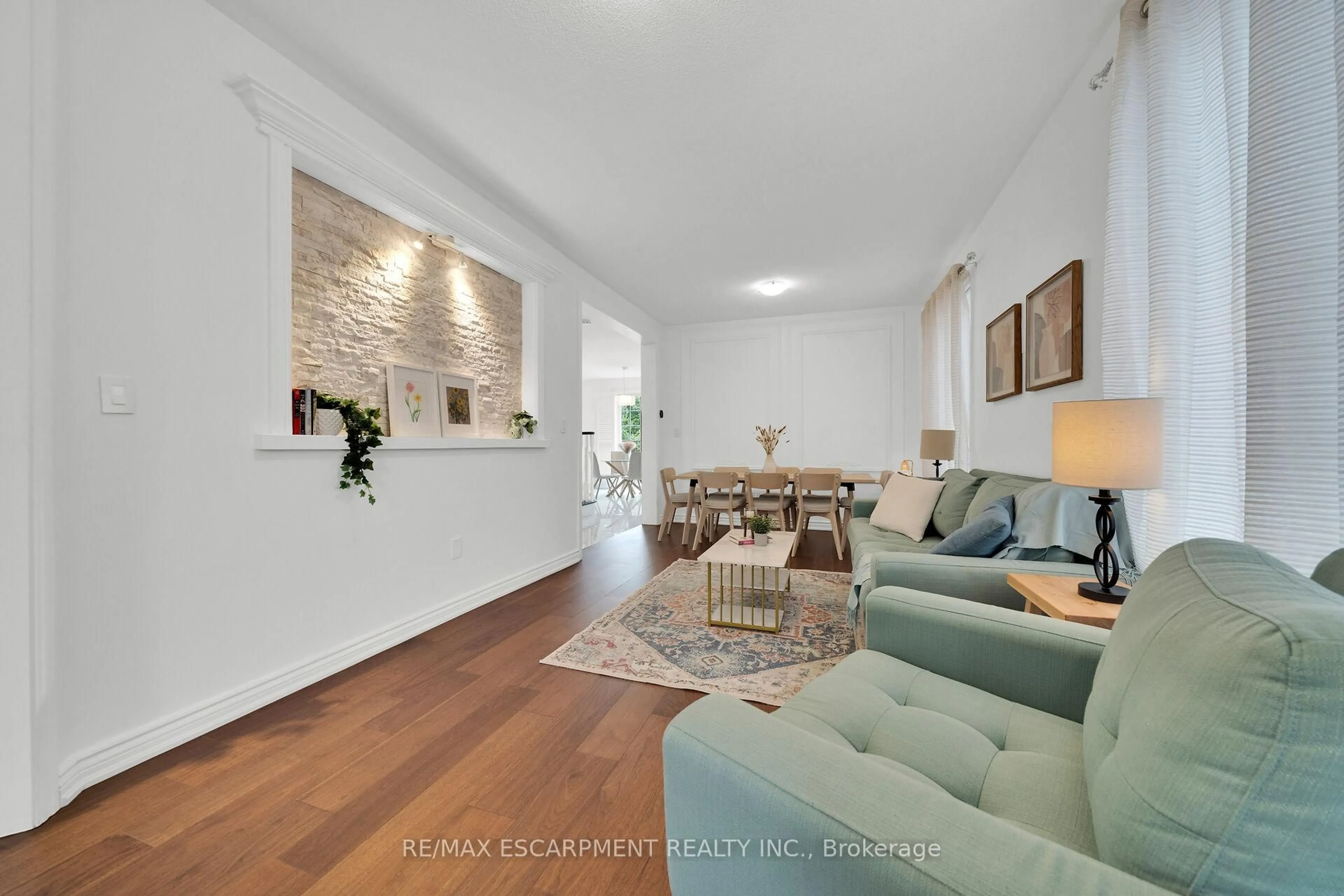 Living room with furniture, unknown for 48 Montreal Circ, Hamilton Ontario L8E 0E1