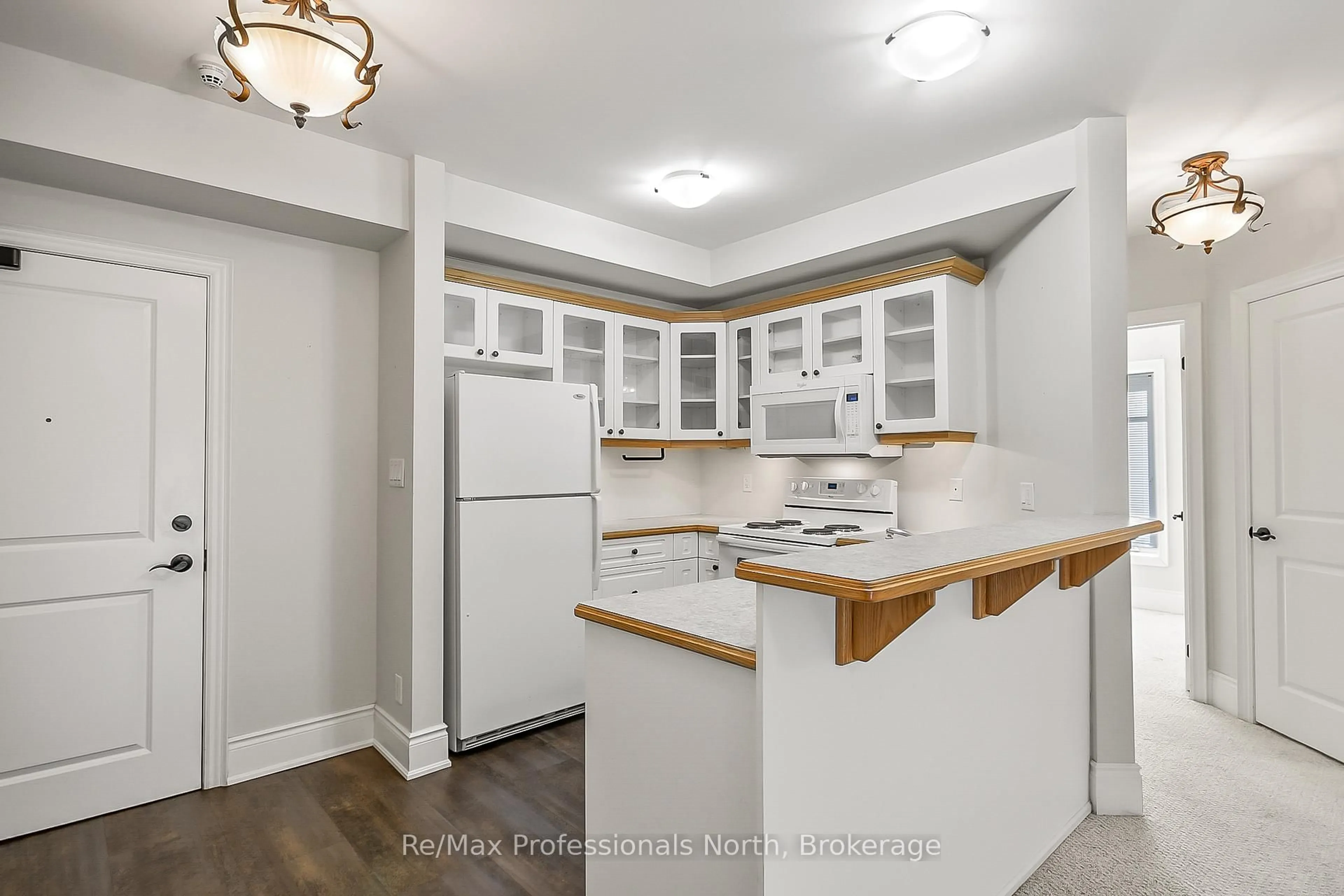 Standard kitchen, unknown for 391 JAMES St #108, Gravenhurst Ontario P1P 0A5