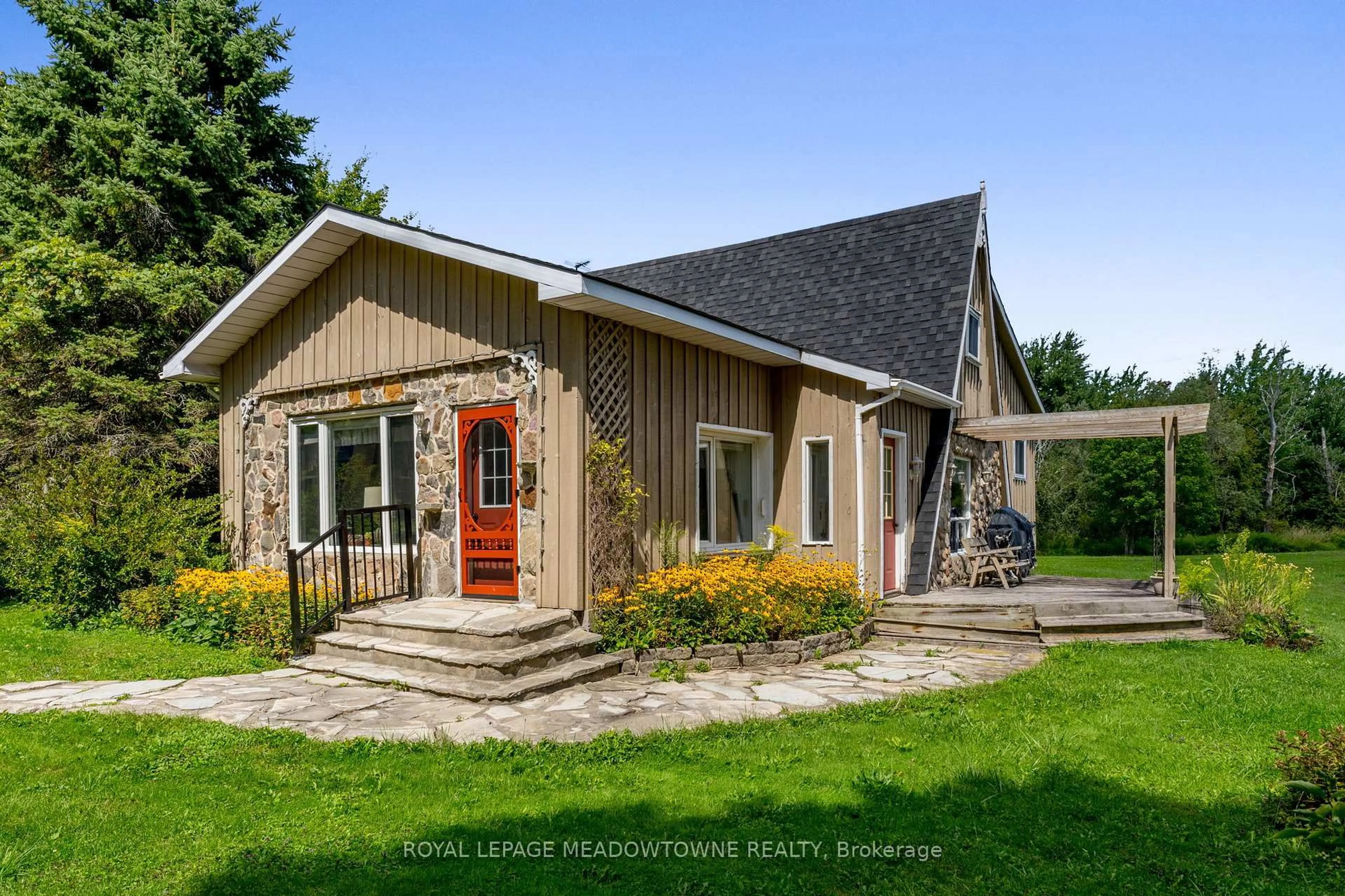 Home with vinyl exterior material, unknown for 5139 Ninth Line, Erin Ontario N0B 1T0