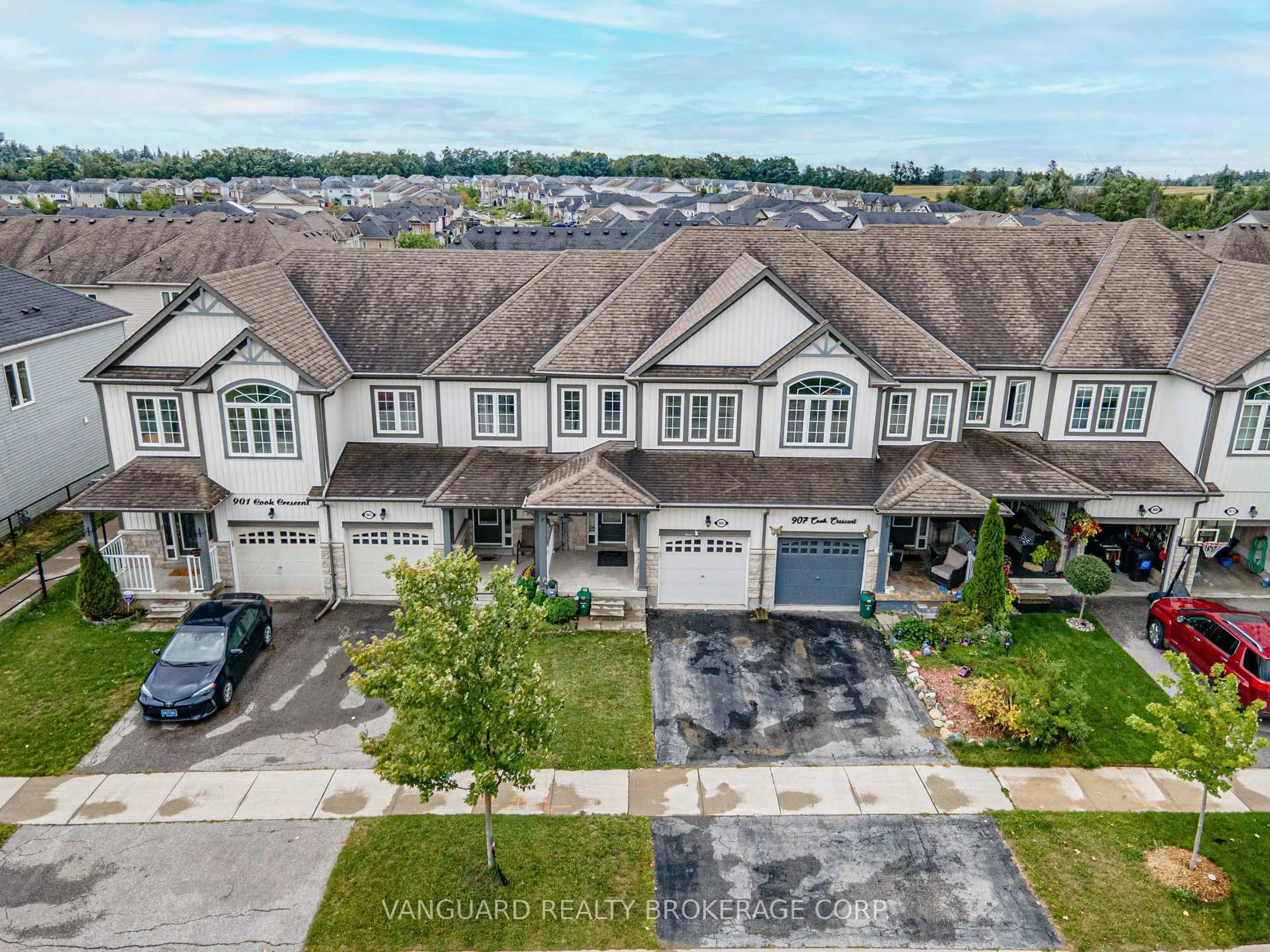 A pic from outside/outdoor area/front of a property/back of a property/a pic from drone, street for 905 Cook Cres, Shelburne Ontario L9V 3V1