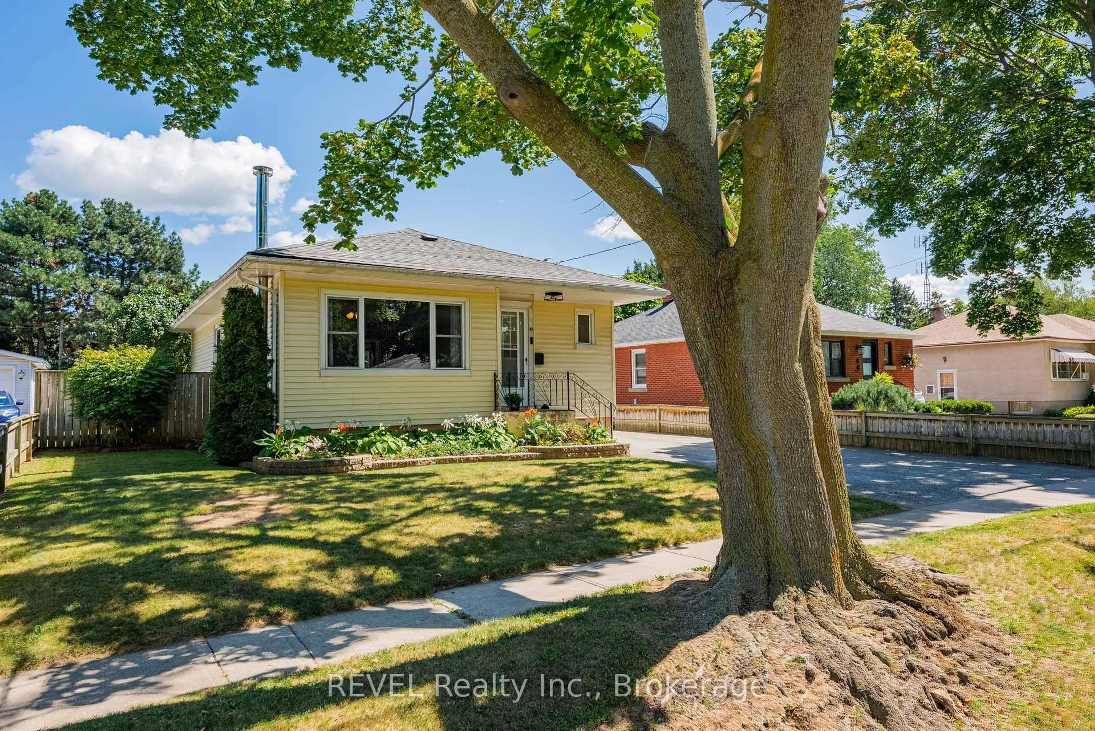Unknown for 42 Dunkeld Ave, St. Catharines Ontario L2M 4A6