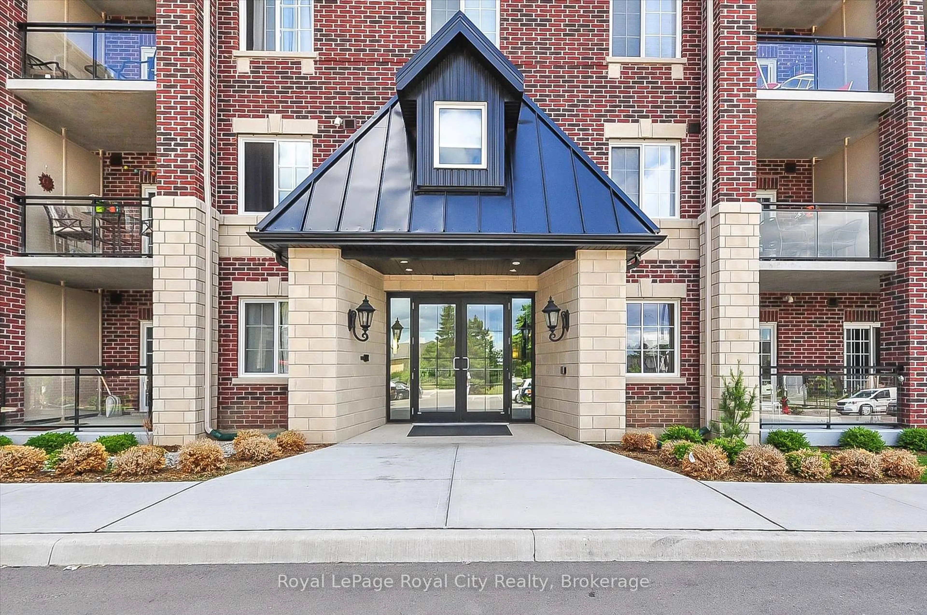 Indoor foyer for 1440 Gordon St #122, Guelph Ontario N1L 1C8