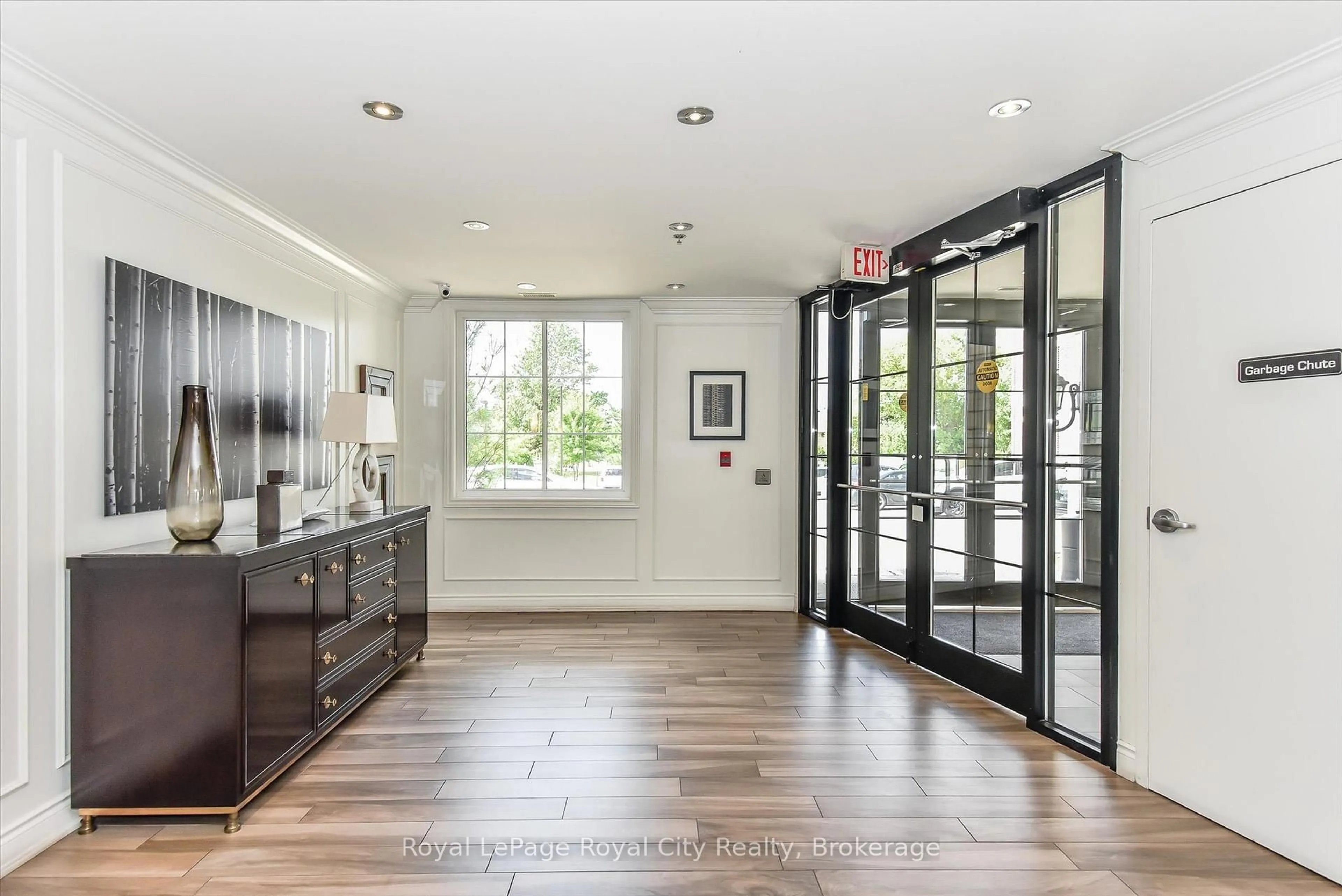Indoor entryway for 1440 Gordon St #122, Guelph Ontario N1L 1C8