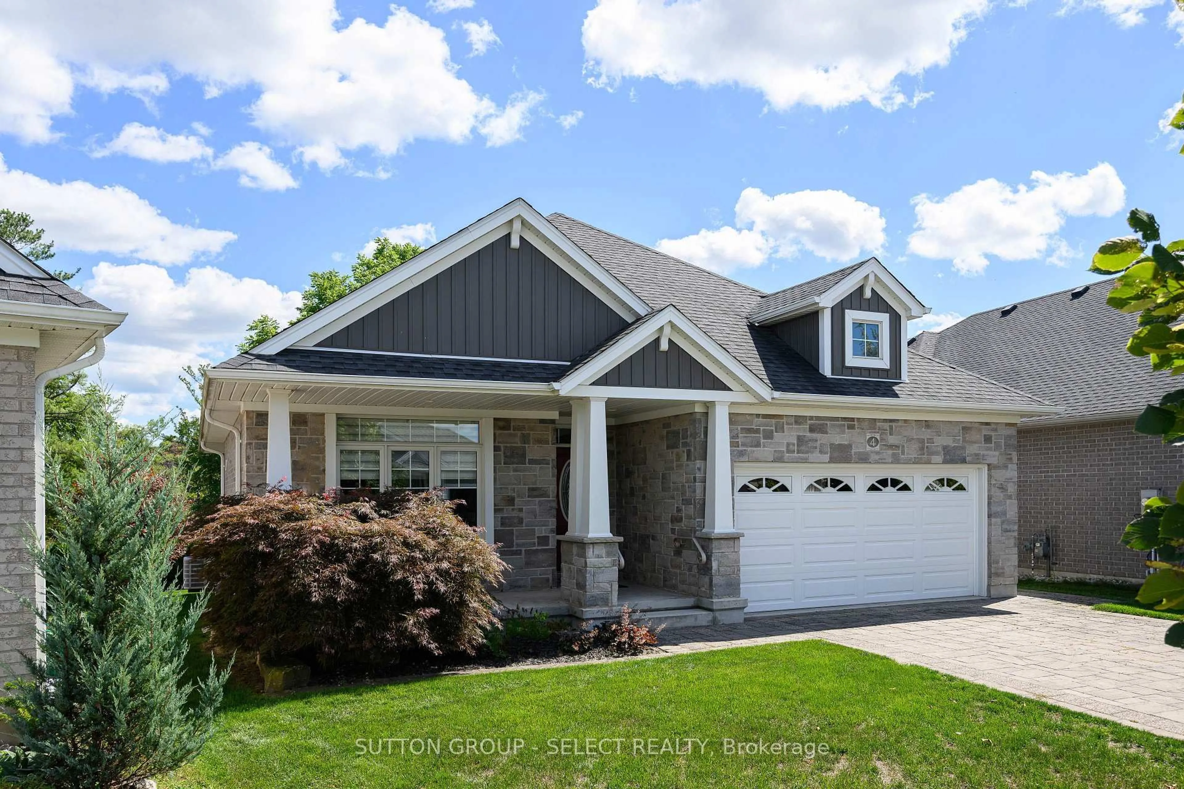 Home with vinyl exterior material, street for 4 Deerfield Crt, St. Thomas Ontario N5P 0B8