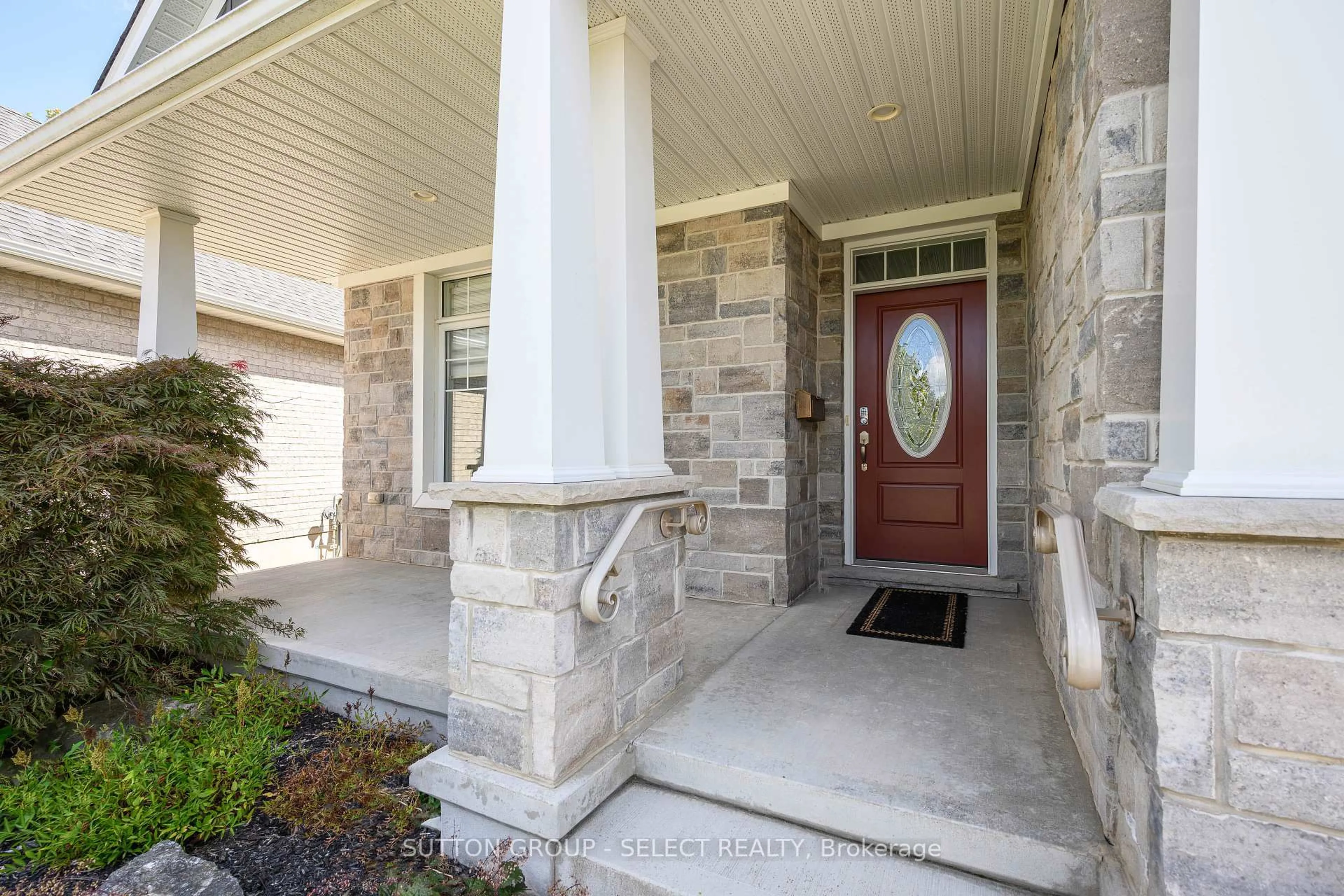 Indoor entryway for 4 Deerfield Crt, St. Thomas Ontario N5P 0B8