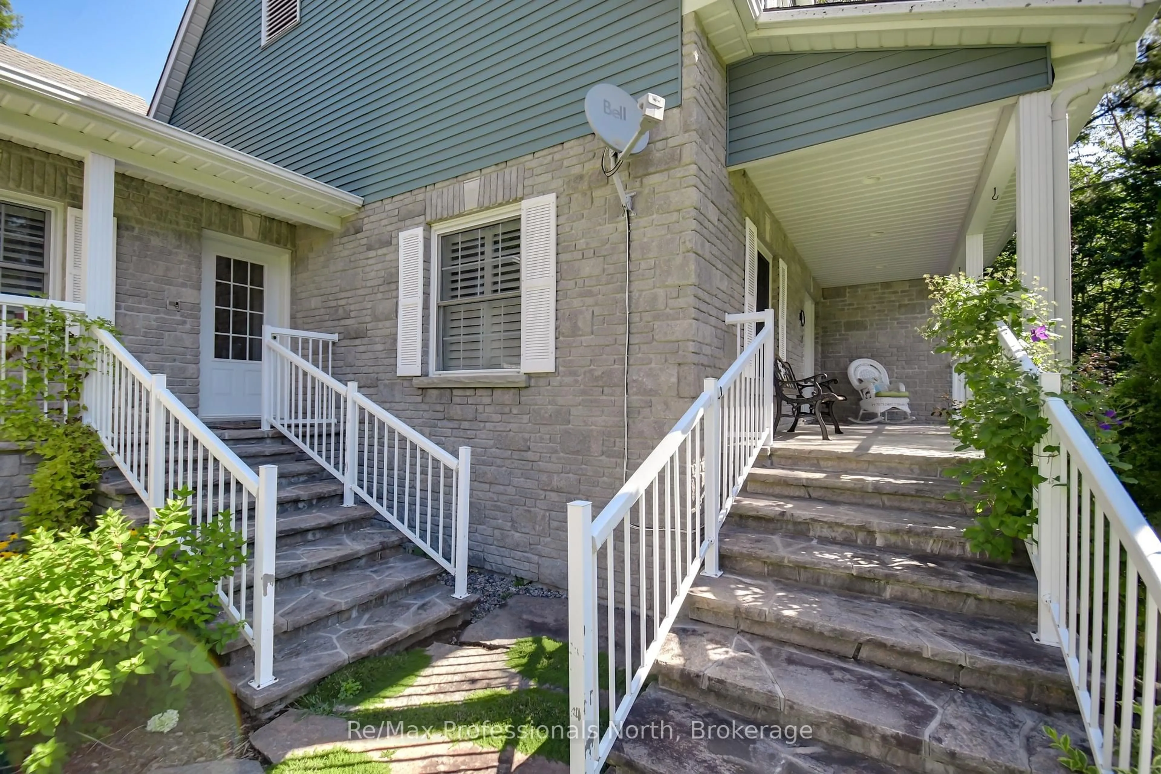Patio, street for 160 Tiffany Tr, Gravenhurst Ontario P1P 1A6