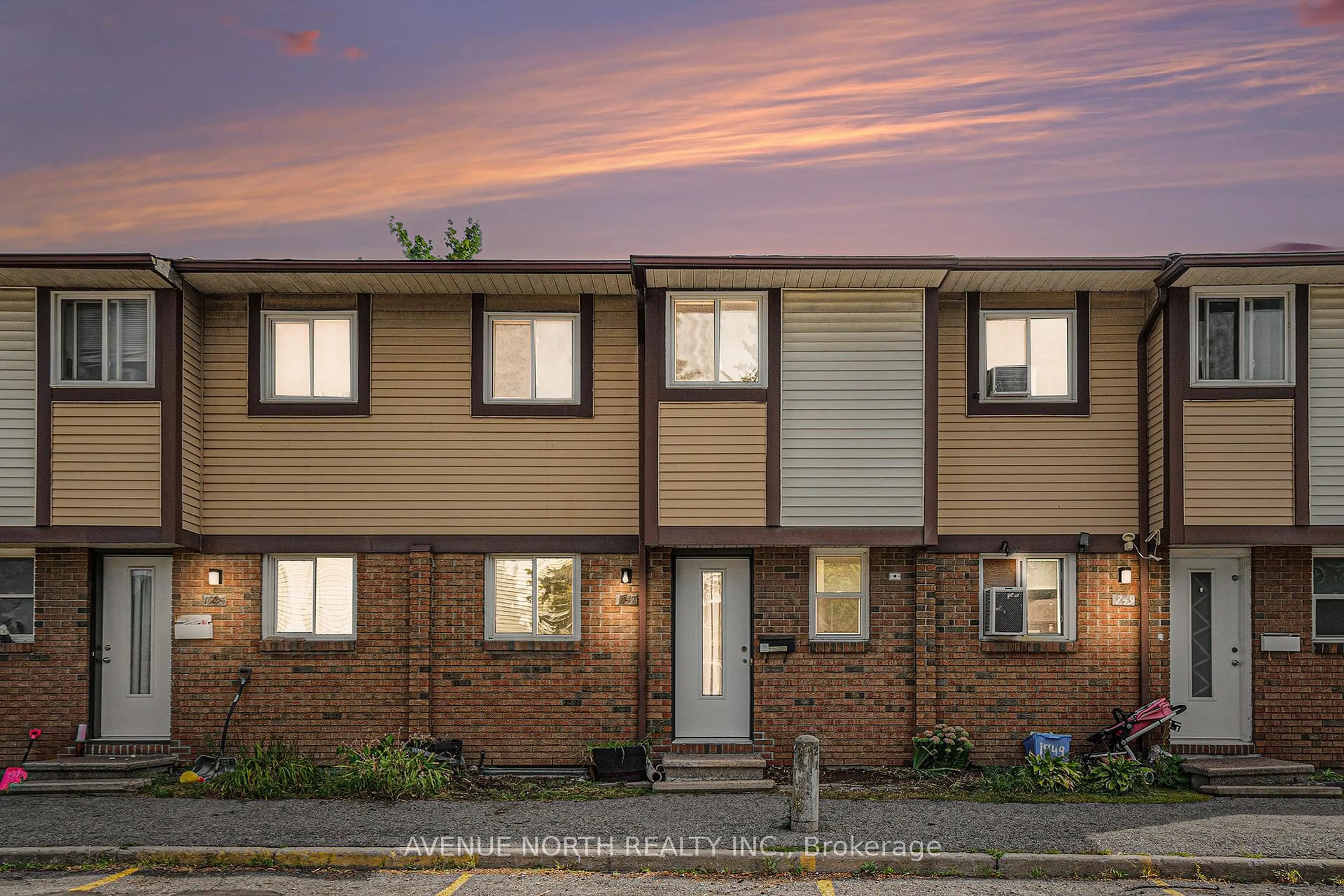 Home with brick exterior material, street for 1747 Dondale St, St, Ottawa Ontario K1B 5H7
