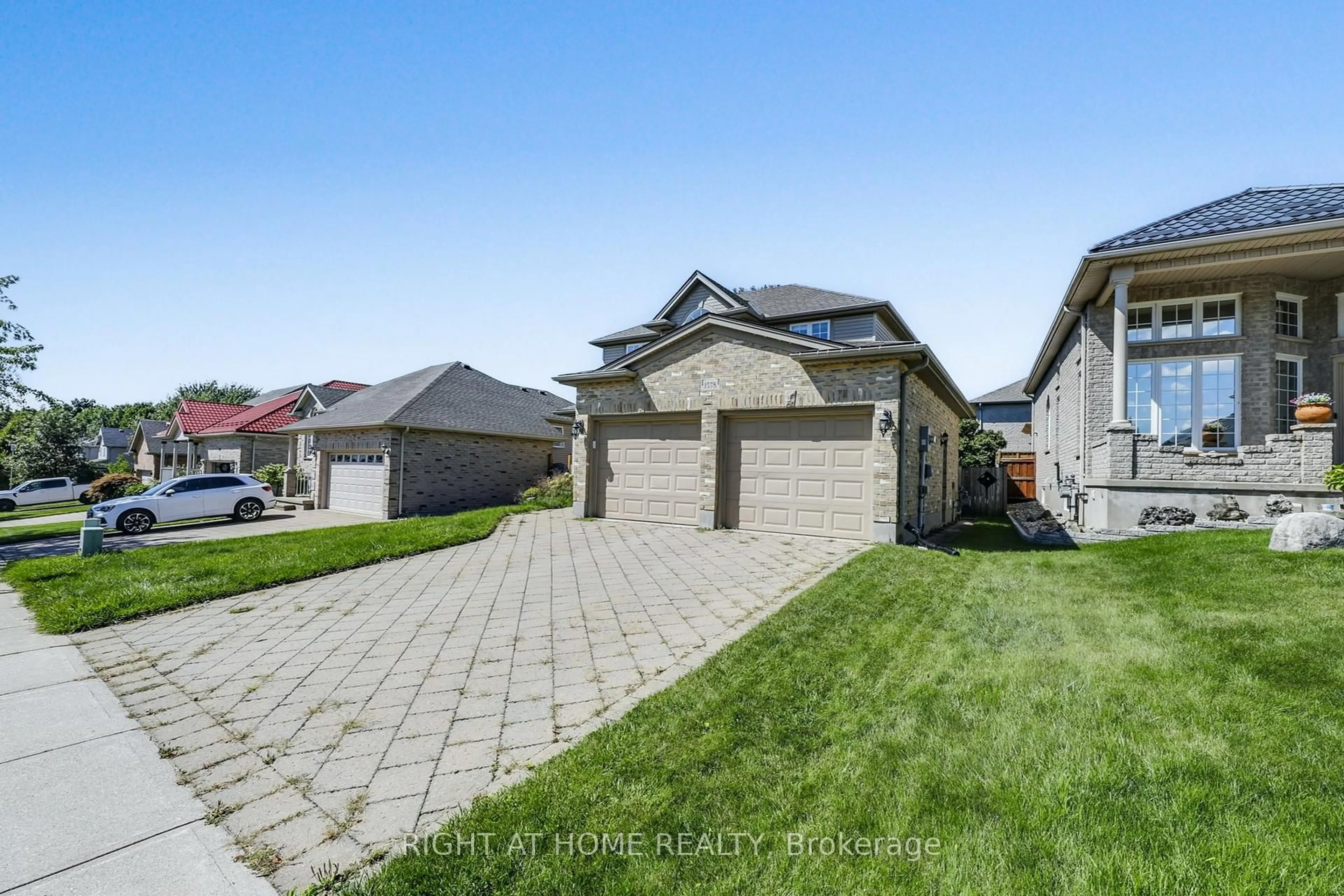 A pic from outside/outdoor area/front of a property/back of a property/a pic from drone, street for 1578 Birchwood Dr, London South Ontario N6K 4X3