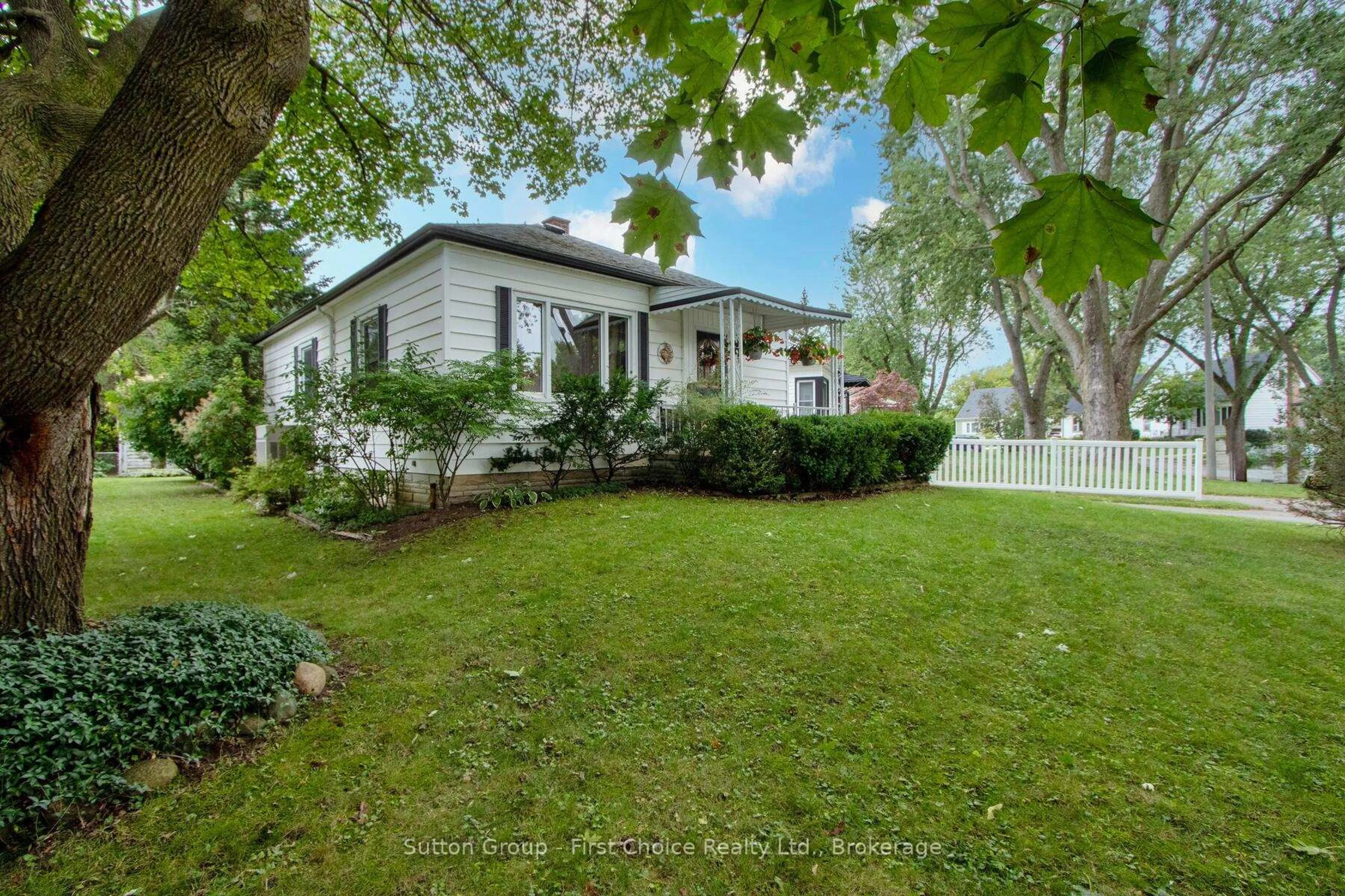 A pic from outside/outdoor area/front of a property/back of a property/a pic from drone, street for 43 Normandy Dr, Stratford Ontario N5A 6A4