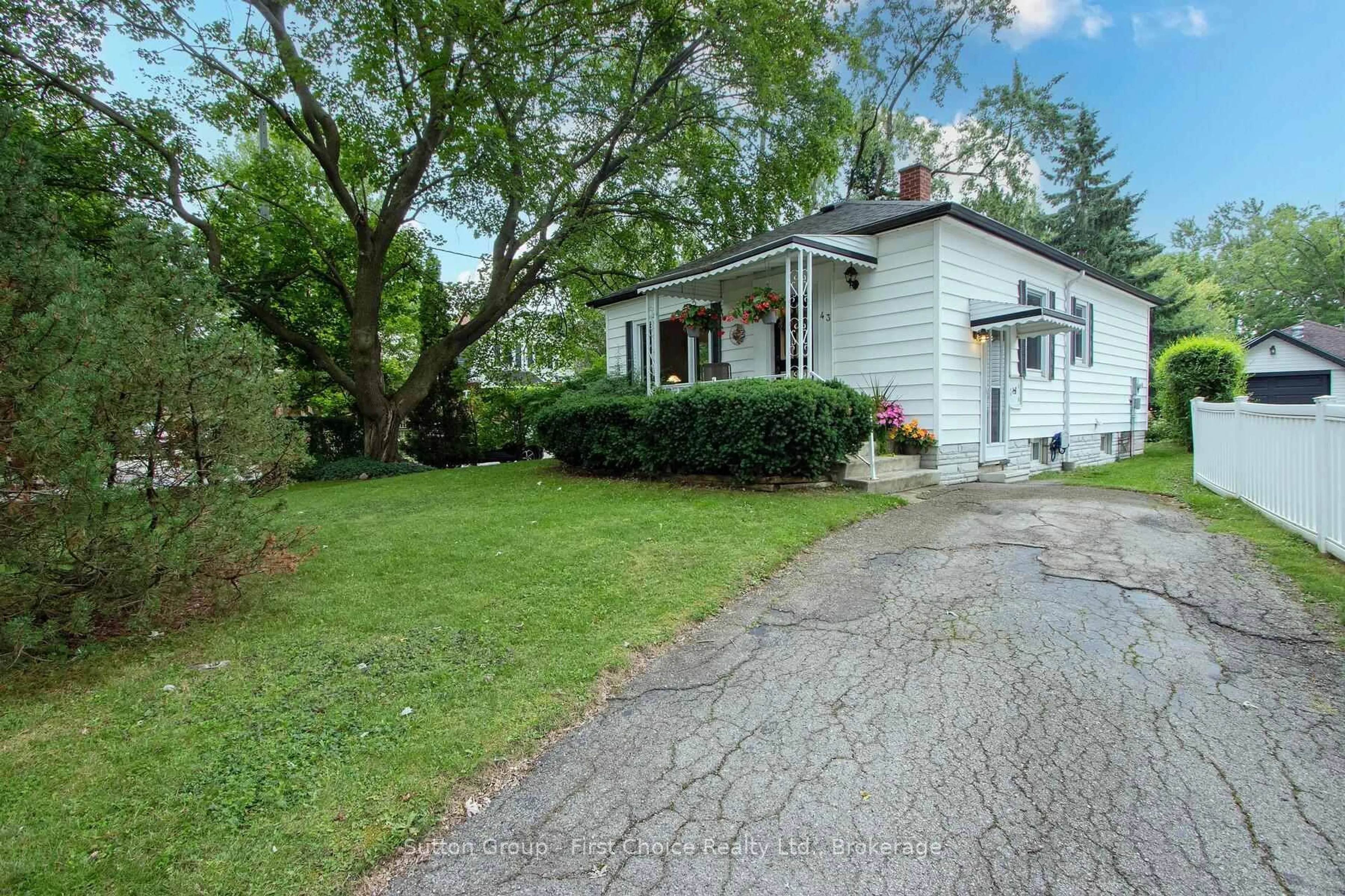 A pic from outside/outdoor area/front of a property/back of a property/a pic from drone, street for 43 Normandy Dr, Stratford Ontario N5A 6A4