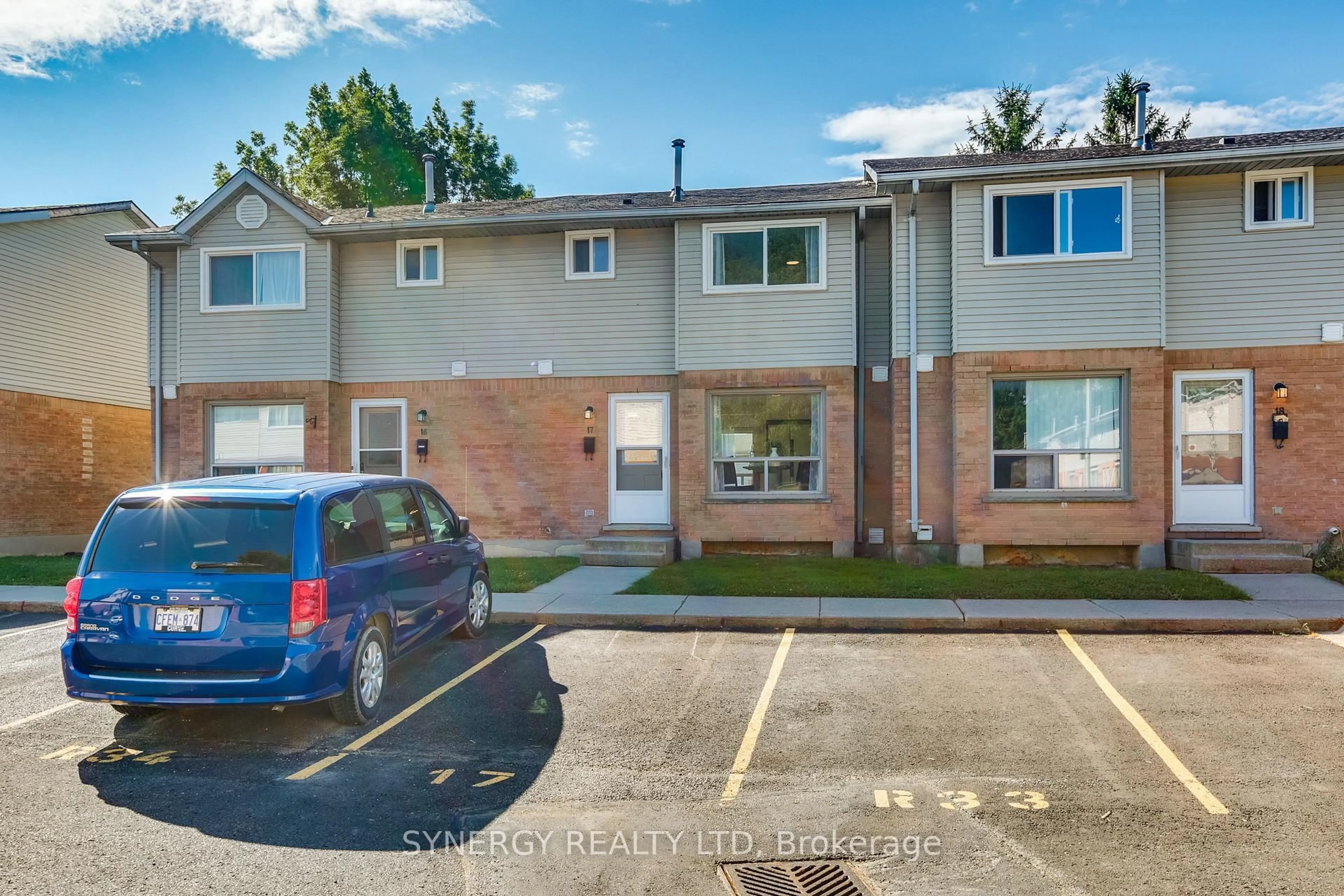 A pic from outside/outdoor area/front of a property/back of a property/a pic from drone, street for 595 Third St #17, London East Ontario N5V 4A1