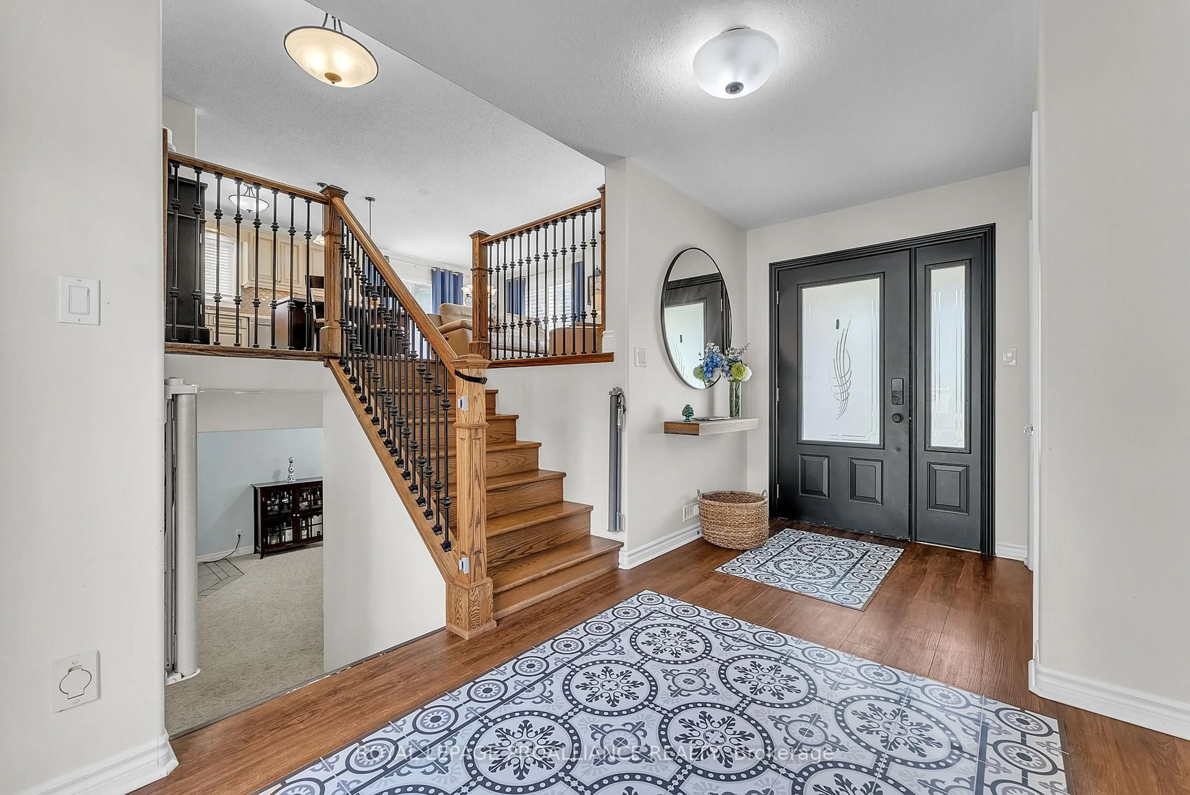 Indoor entryway for 21859 Loyalist Pkwy, Quinte West Ontario K0K 1L0