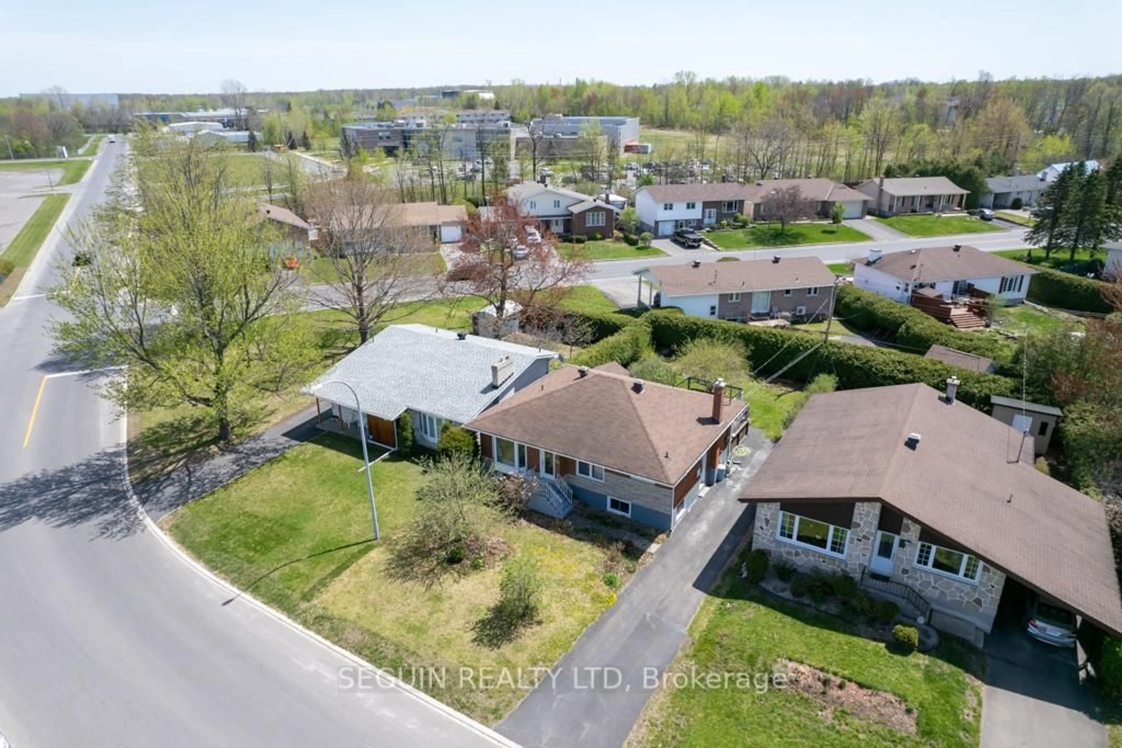 A pic from outside/outdoor area/front of a property/back of a property/a pic from drone, street for 740 Cecile Blvd, Hawkesbury Ontario K6A 1P3