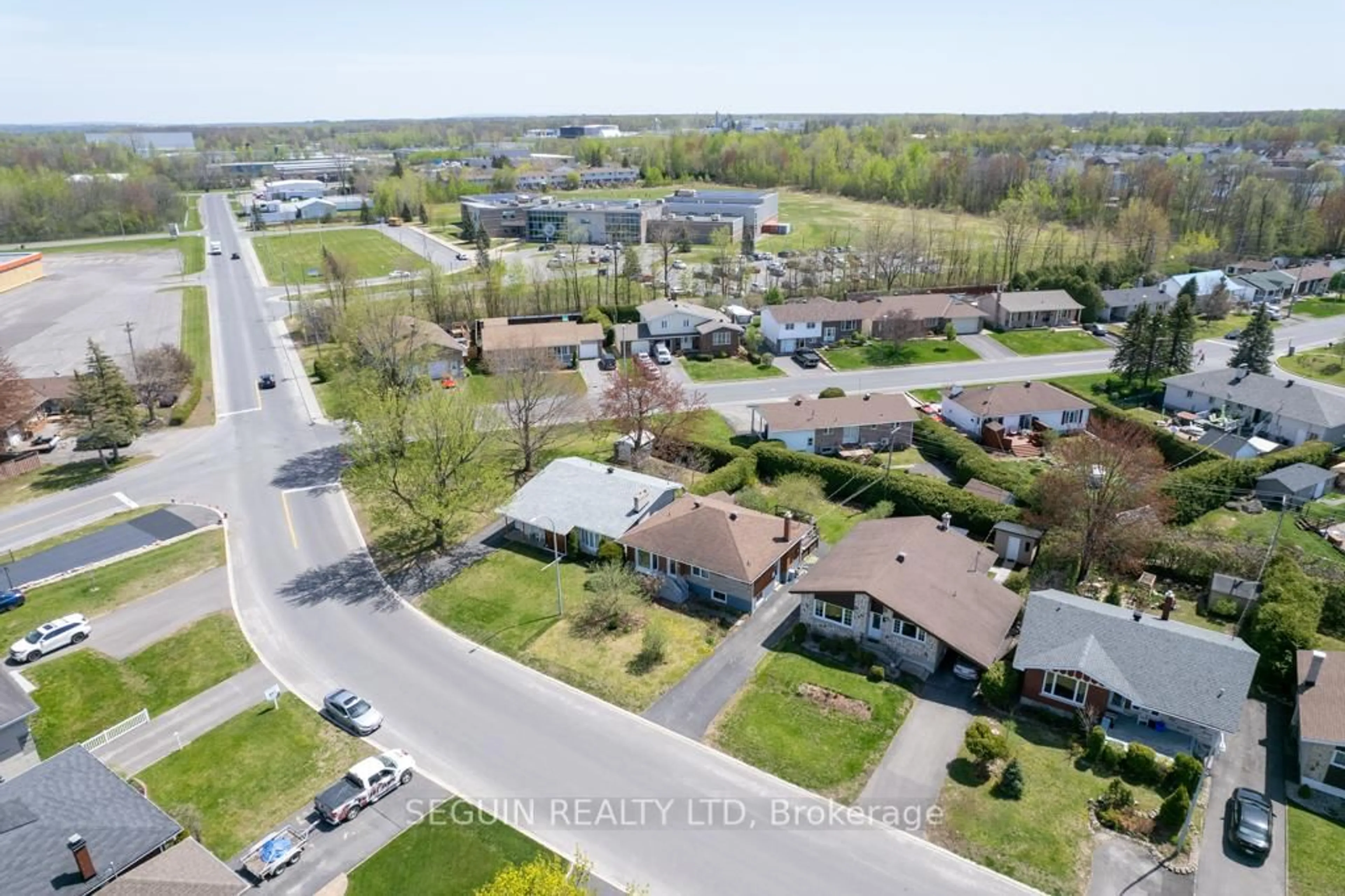 A pic from outside/outdoor area/front of a property/back of a property/a pic from drone, street for 740 Cecile Blvd, Hawkesbury Ontario K6A 1P3