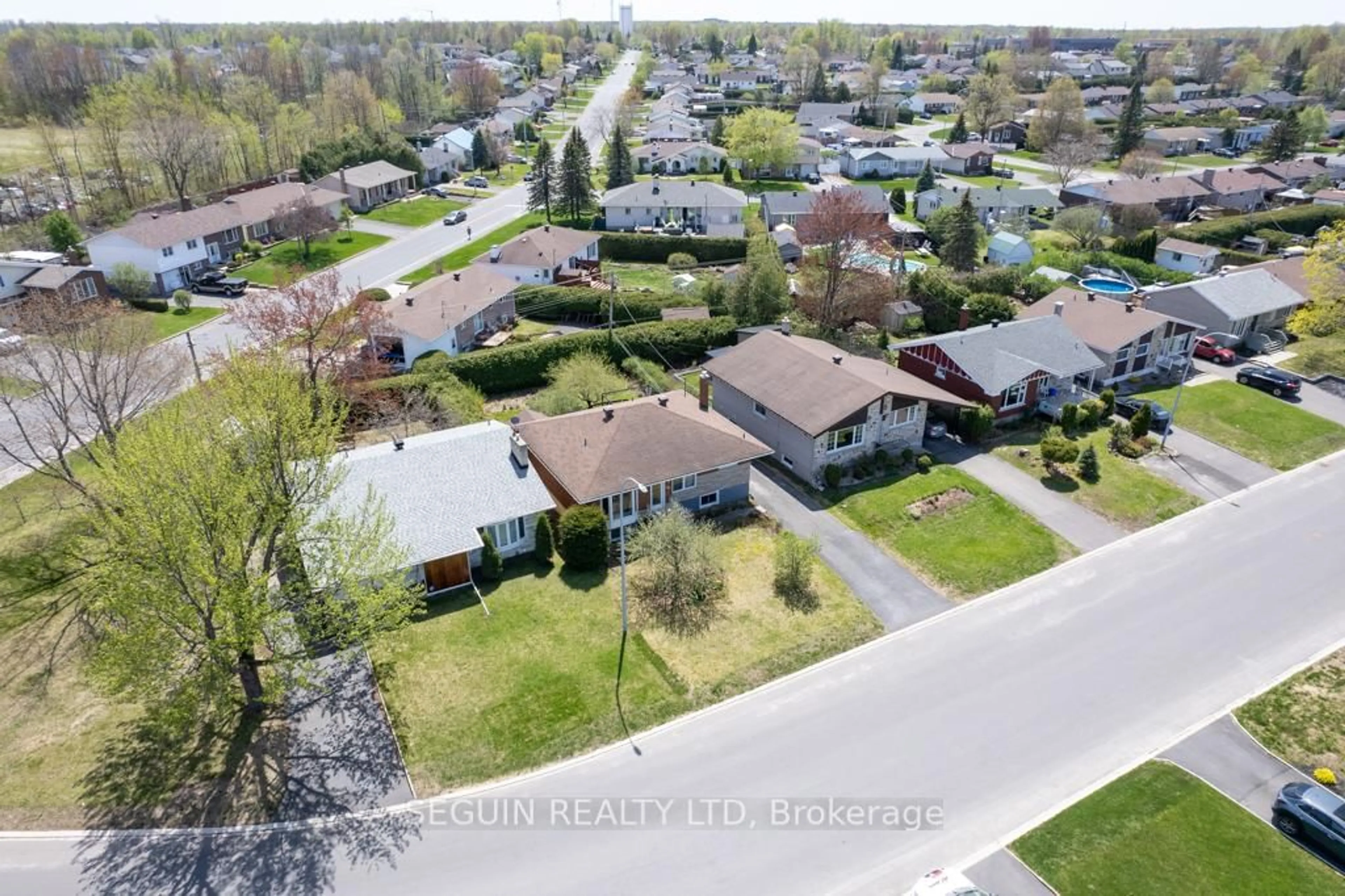 A pic from outside/outdoor area/front of a property/back of a property/a pic from drone, street for 740 Cecile Blvd, Hawkesbury Ontario K6A 1P3