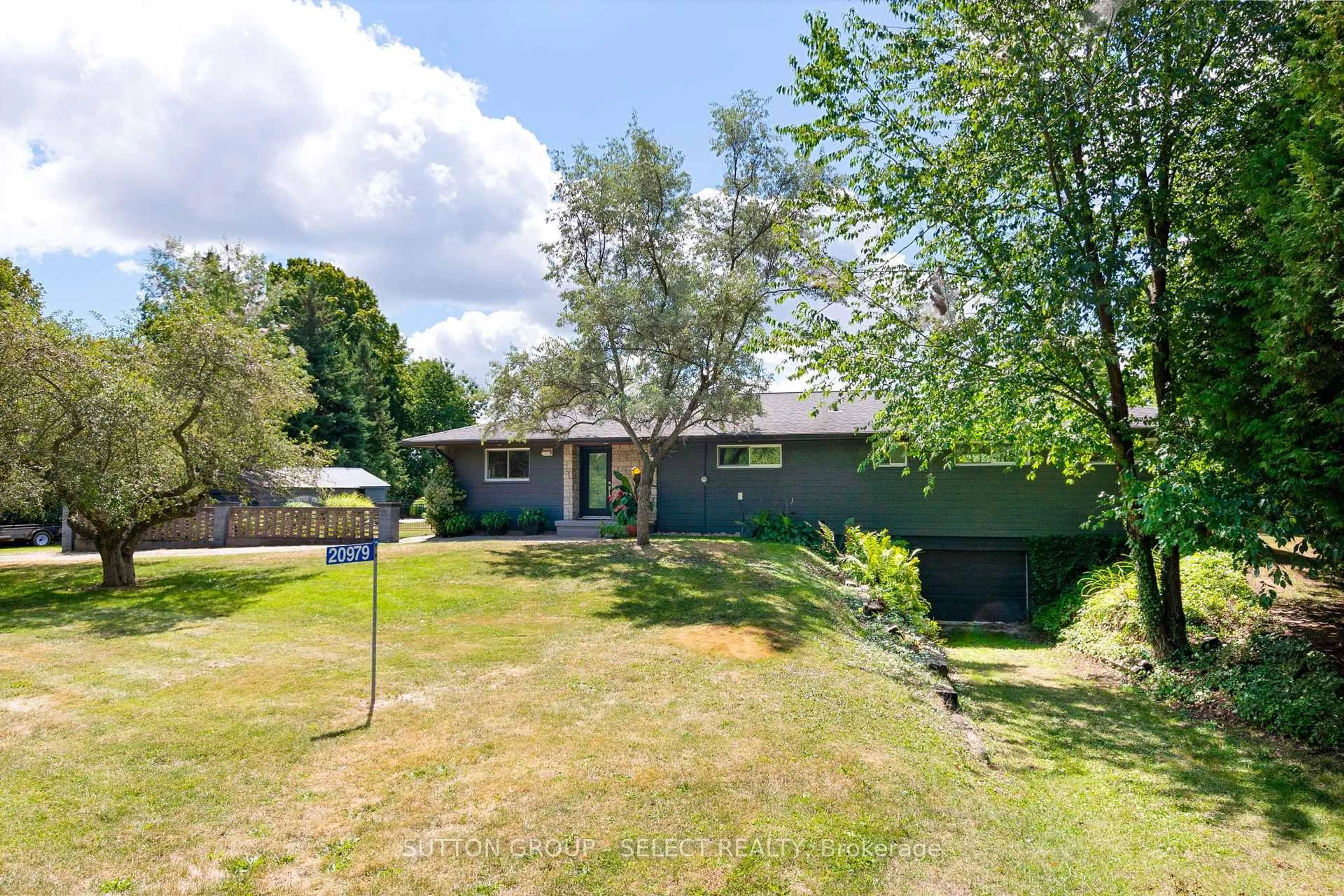 A pic from outside/outdoor area/front of a property/back of a property/a pic from drone, street for 20979 Lakeside Dr, Thames Centre Ontario N0M 2P0