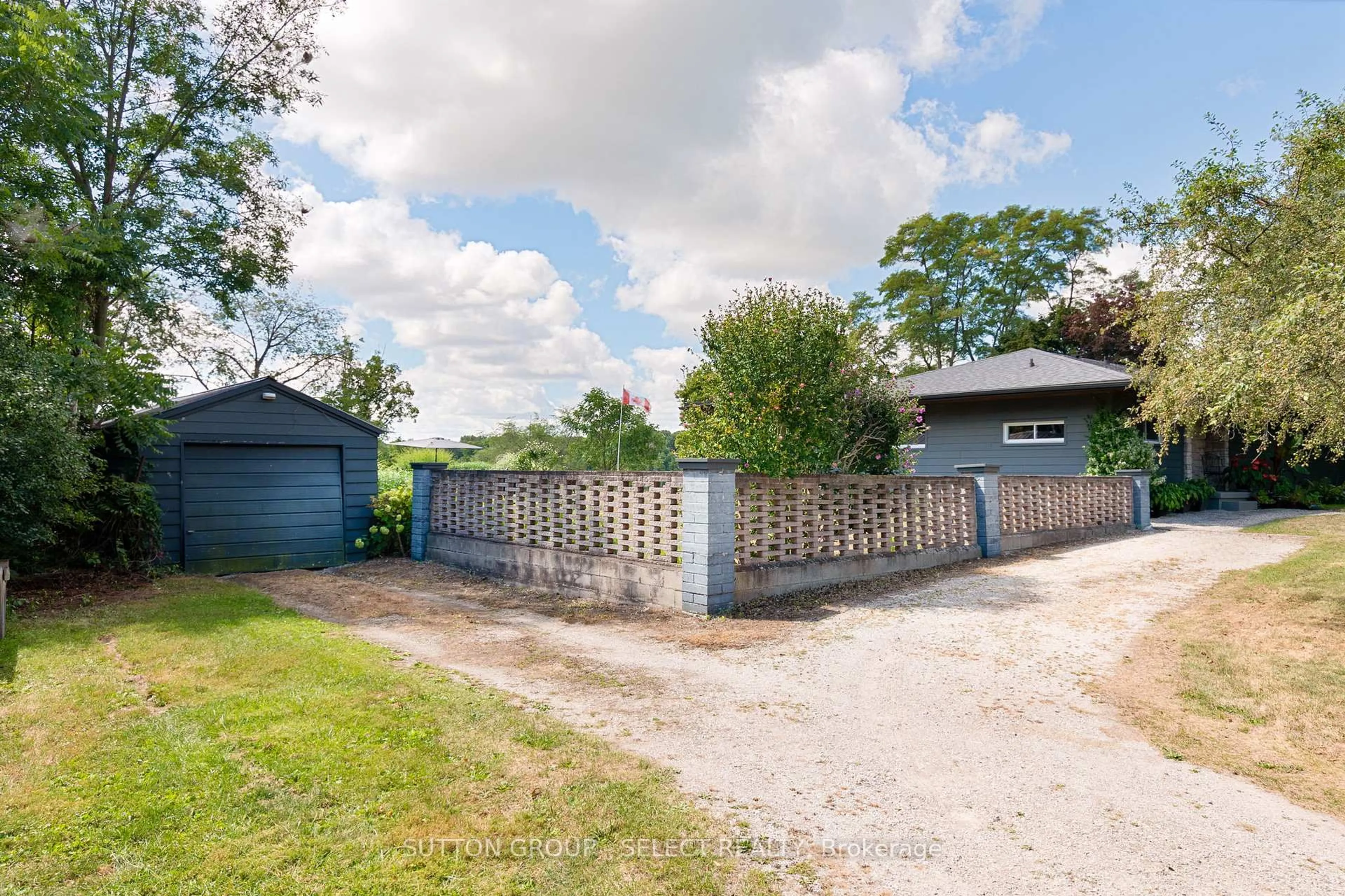 A pic from outside/outdoor area/front of a property/back of a property/a pic from drone, street for 20979 Lakeside Dr, Thames Centre Ontario N0M 2P0
