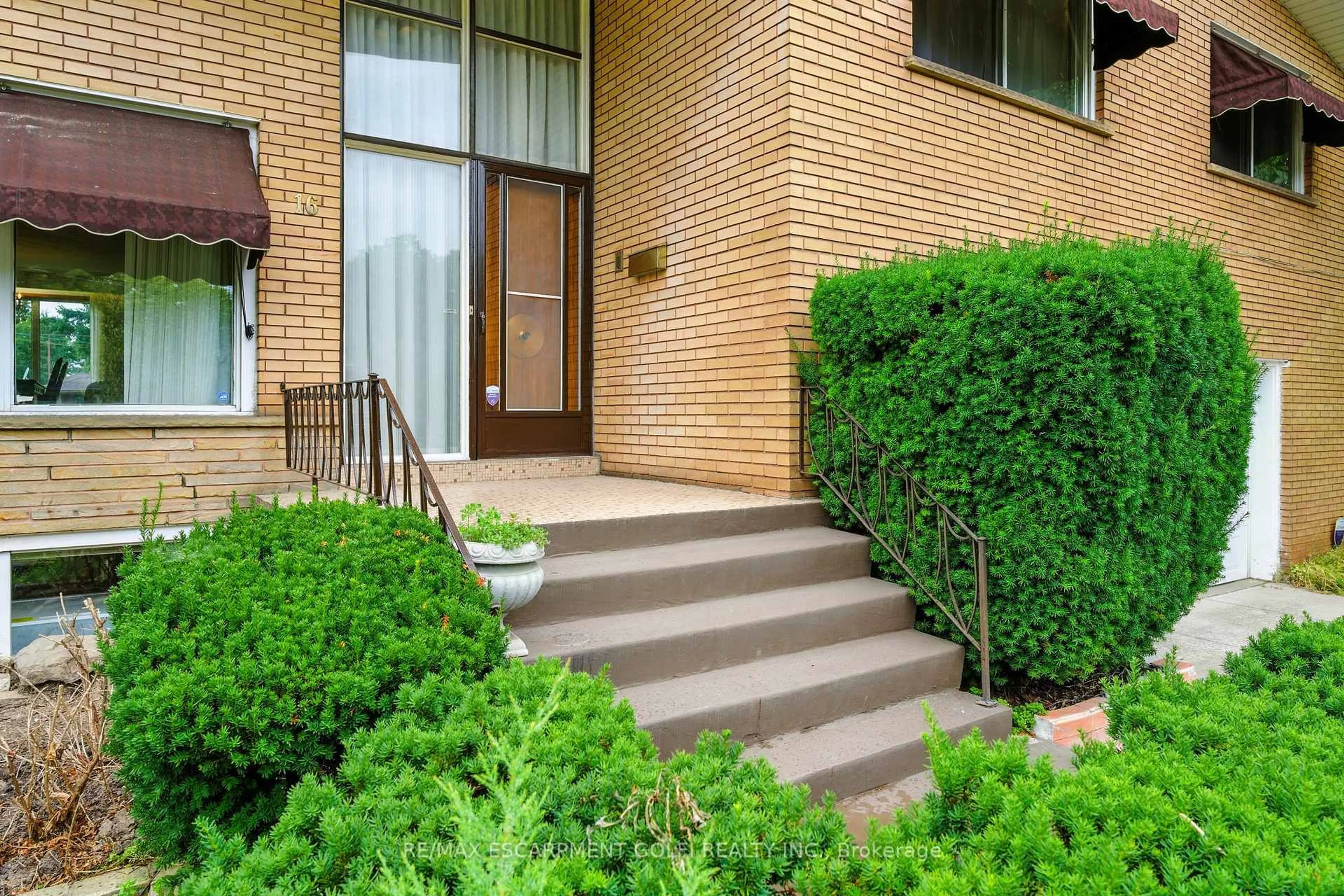 Unknown for 16 Southill Dr, Hamilton Ontario L9A 3K5