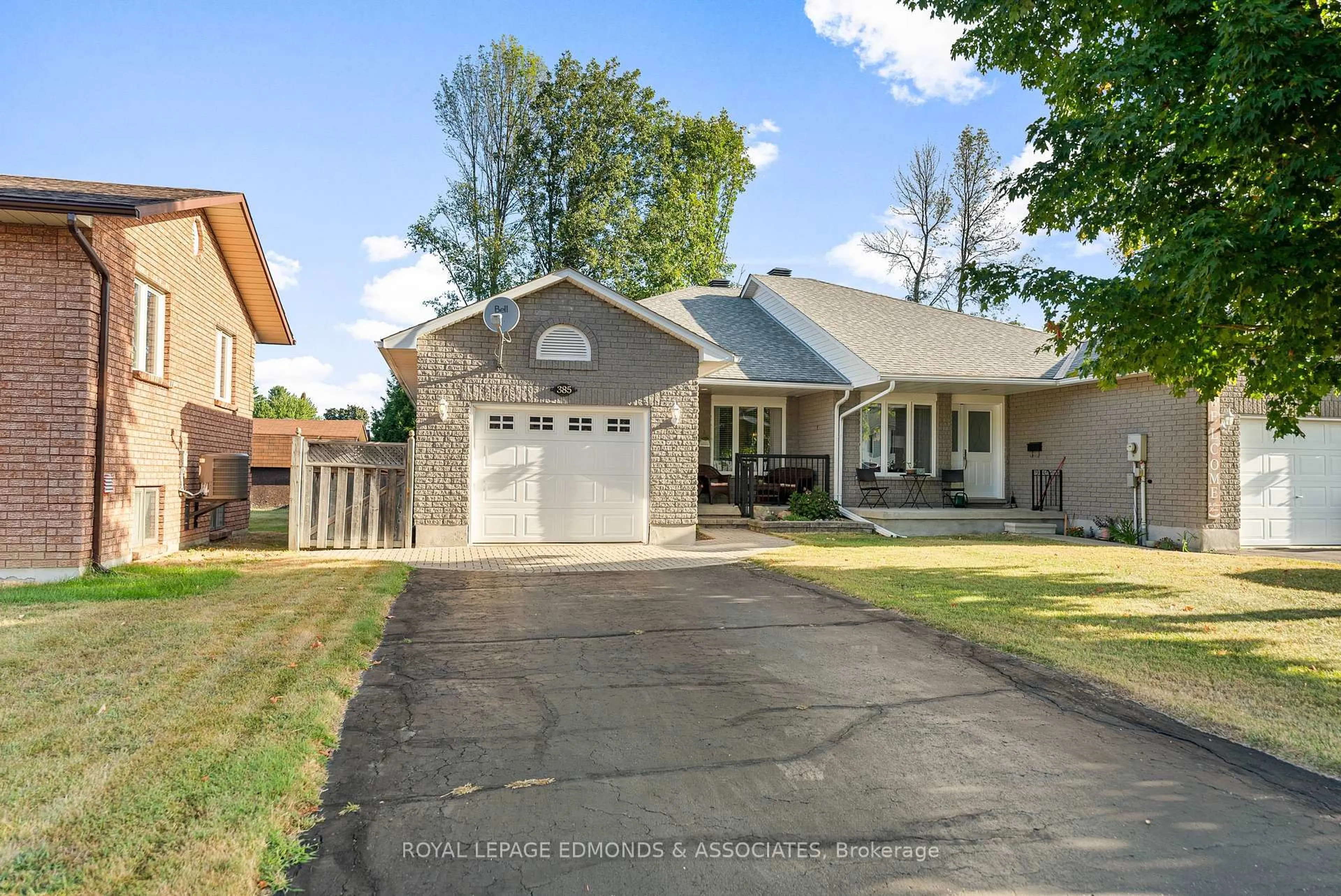Home with vinyl exterior material, street for 385 Morris St, Pembroke Ontario K8A 8P4