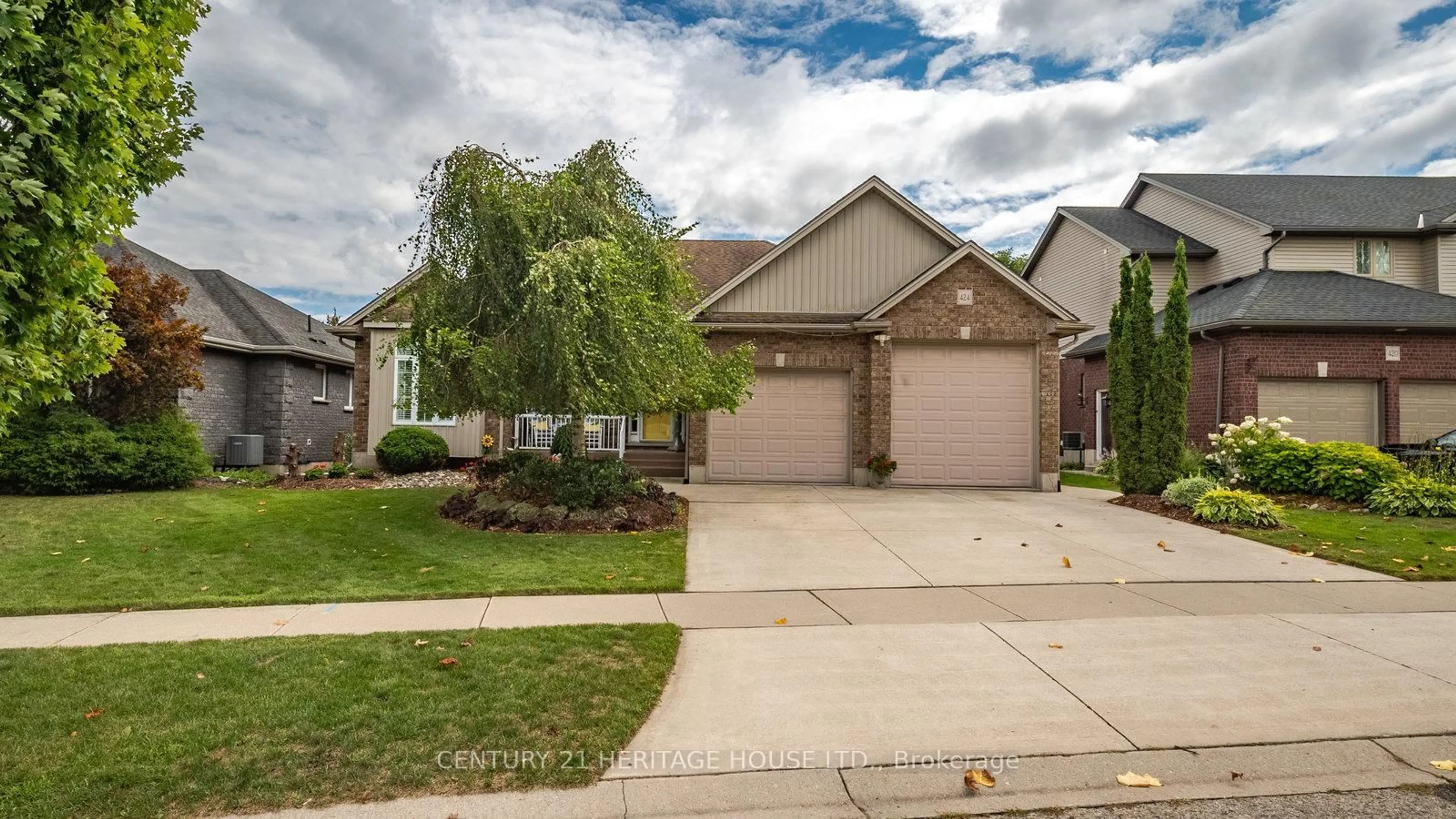 Home with brick exterior material, street for 424 Lakeview Dr, Woodstock Ontario N4T 1V3