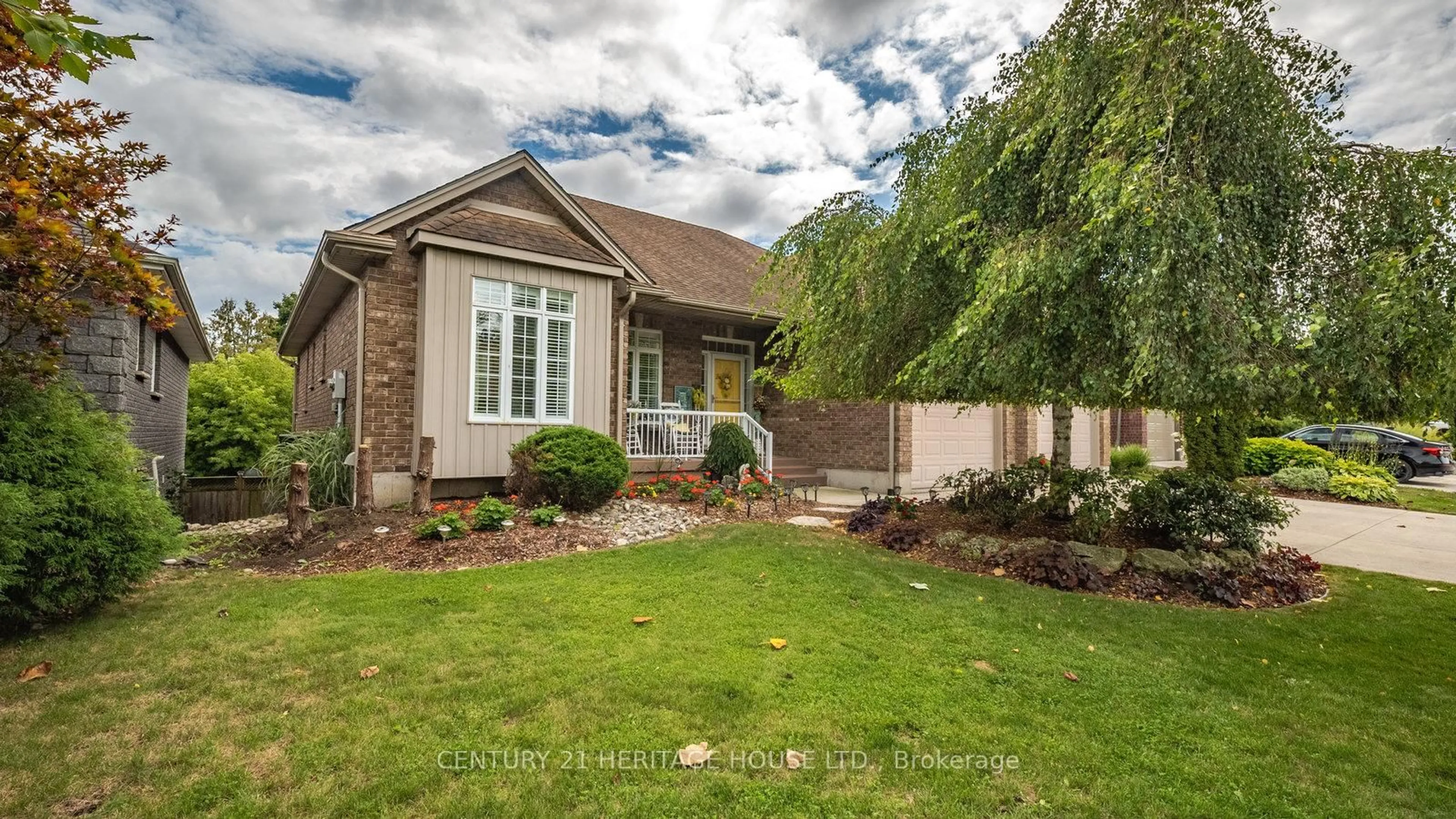 Home with brick exterior material, street for 424 Lakeview Dr, Woodstock Ontario N4T 1V3