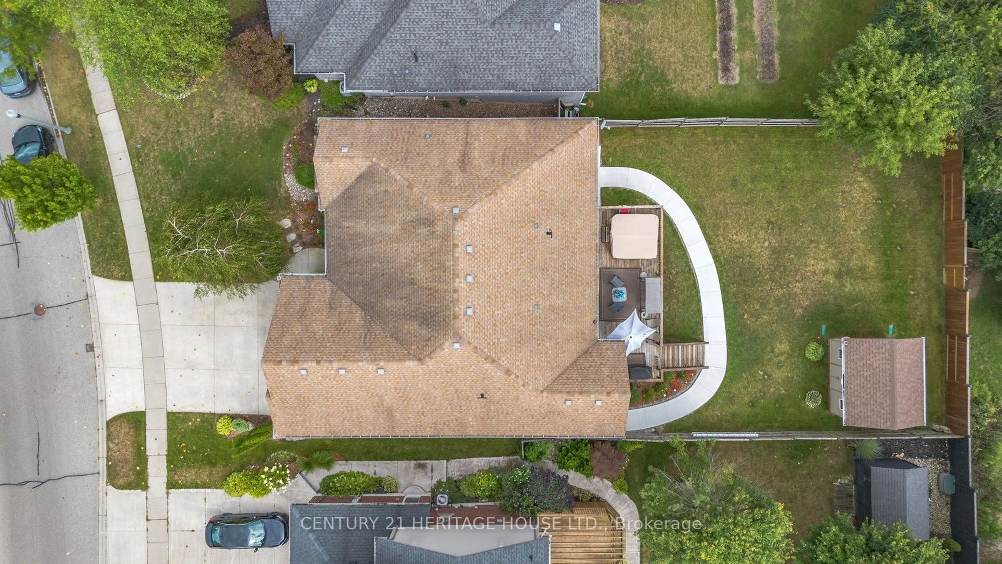 A pic from outside/outdoor area/front of a property/back of a property/a pic from drone, street for 424 Lakeview Dr, Woodstock Ontario N4T 1V3