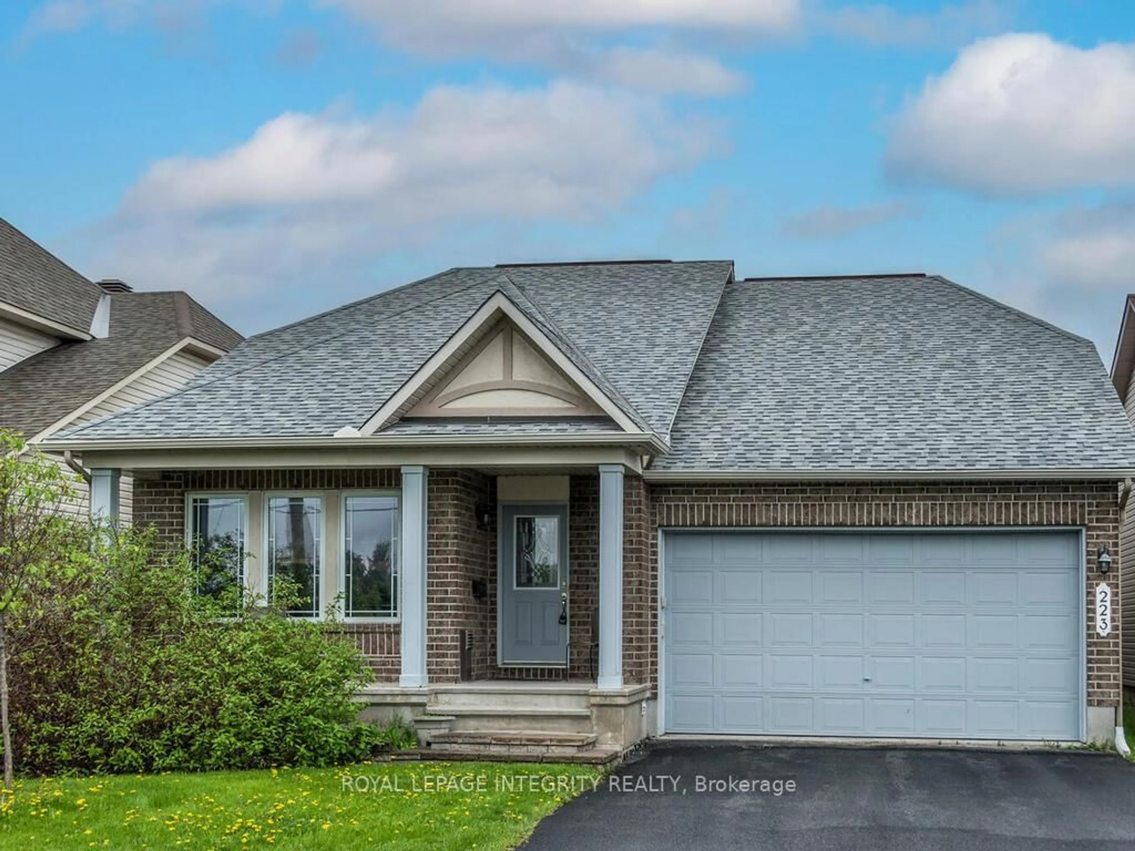 Home with vinyl exterior material, street for 223 Willow Creek Circ, Ottawa Ontario K2G 7B1