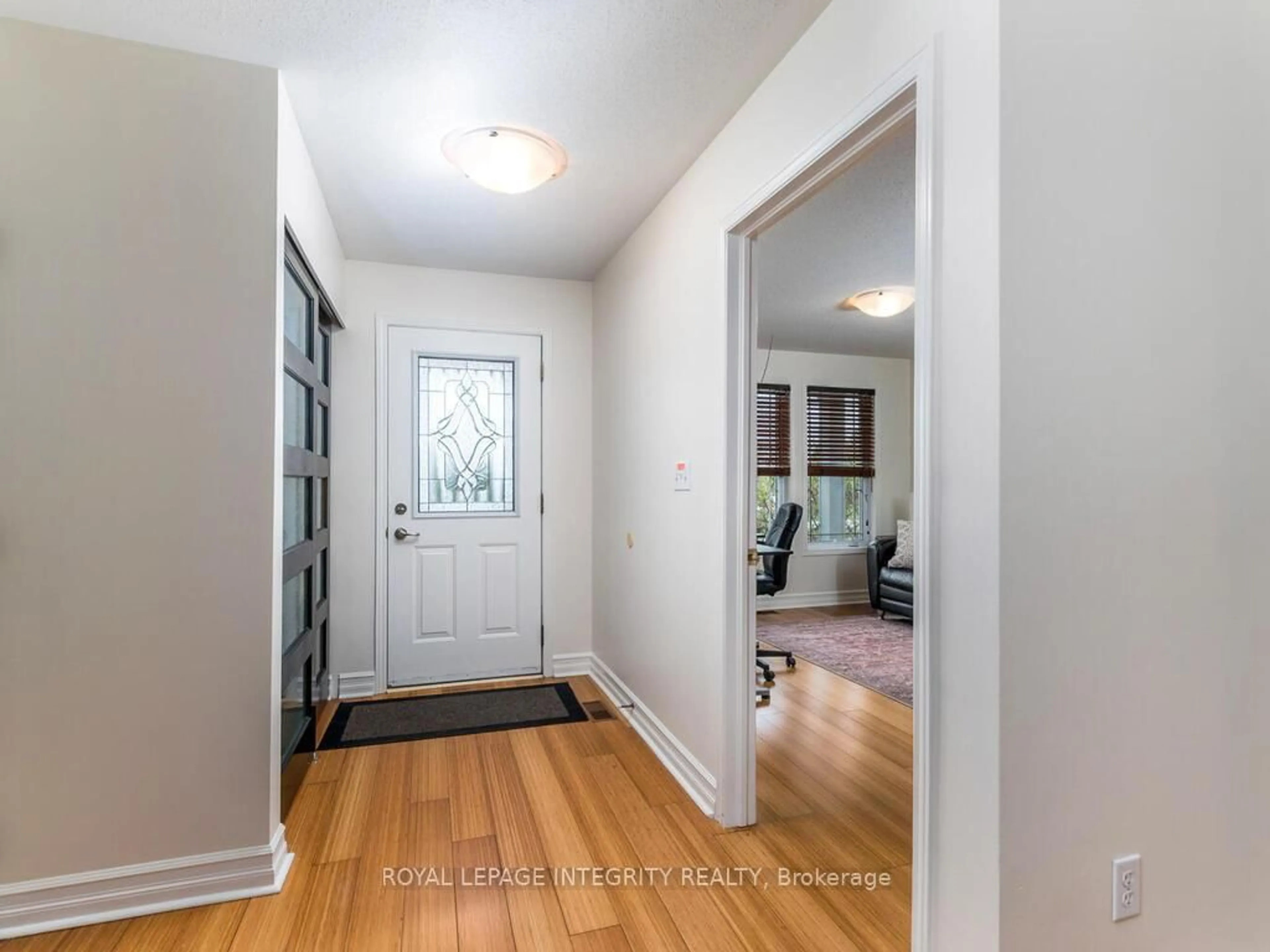 Indoor entryway for 223 Willow Creek Circ, Ottawa Ontario K2G 7B1