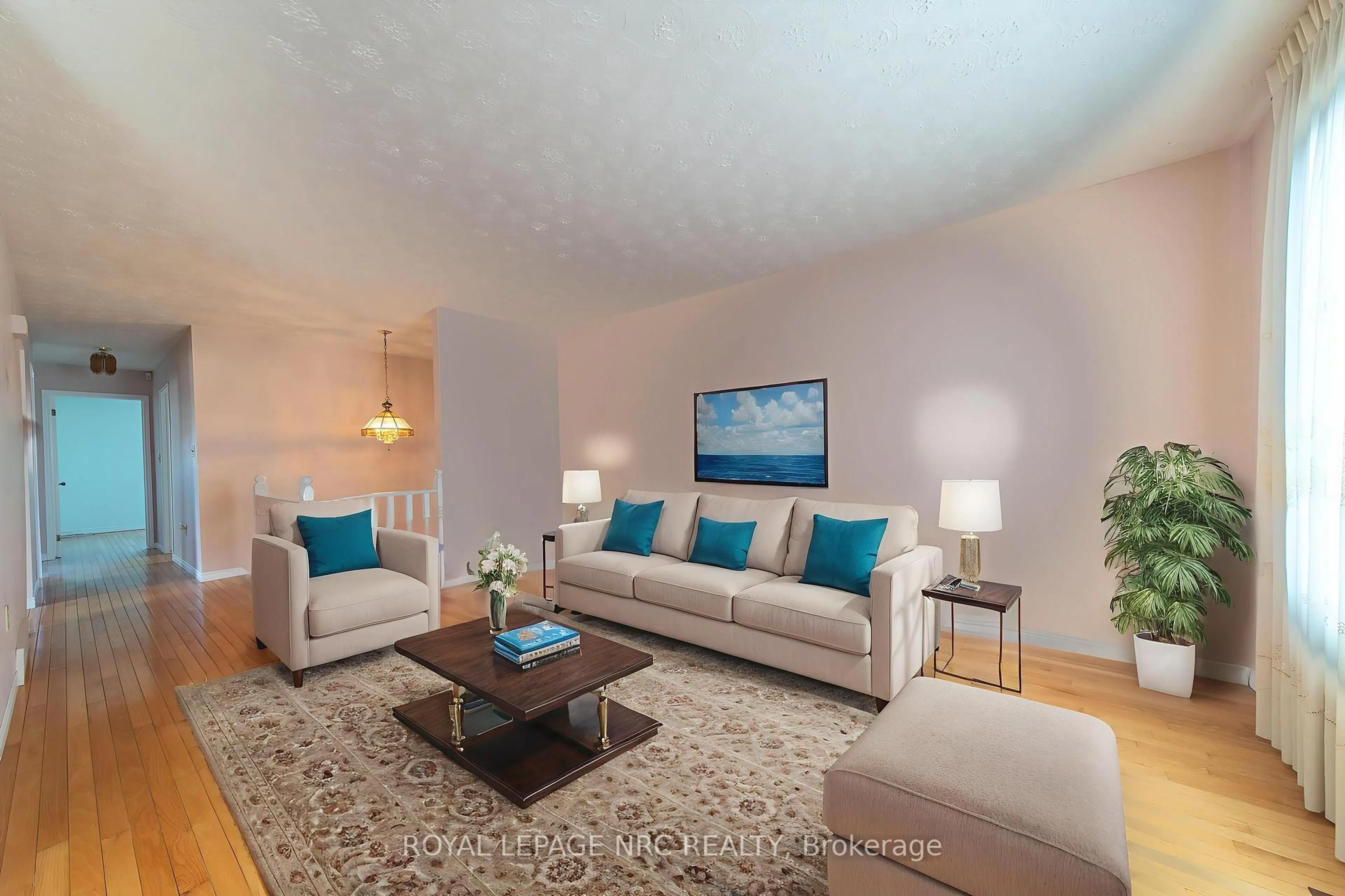 Living room with furniture, unknown for 6399 Riall St, Niagara Falls Ontario L2J 1Z4