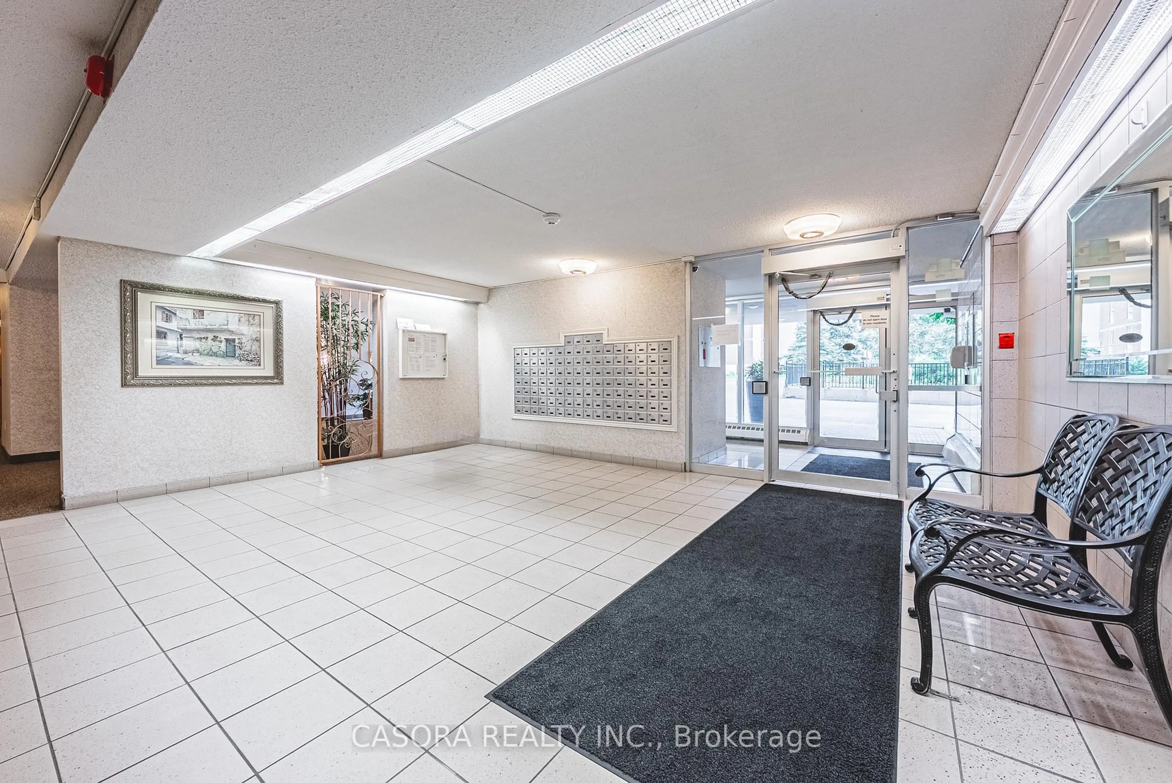 Indoor foyer for 1968 Main St #707, Hamilton Ontario L8S 1J7