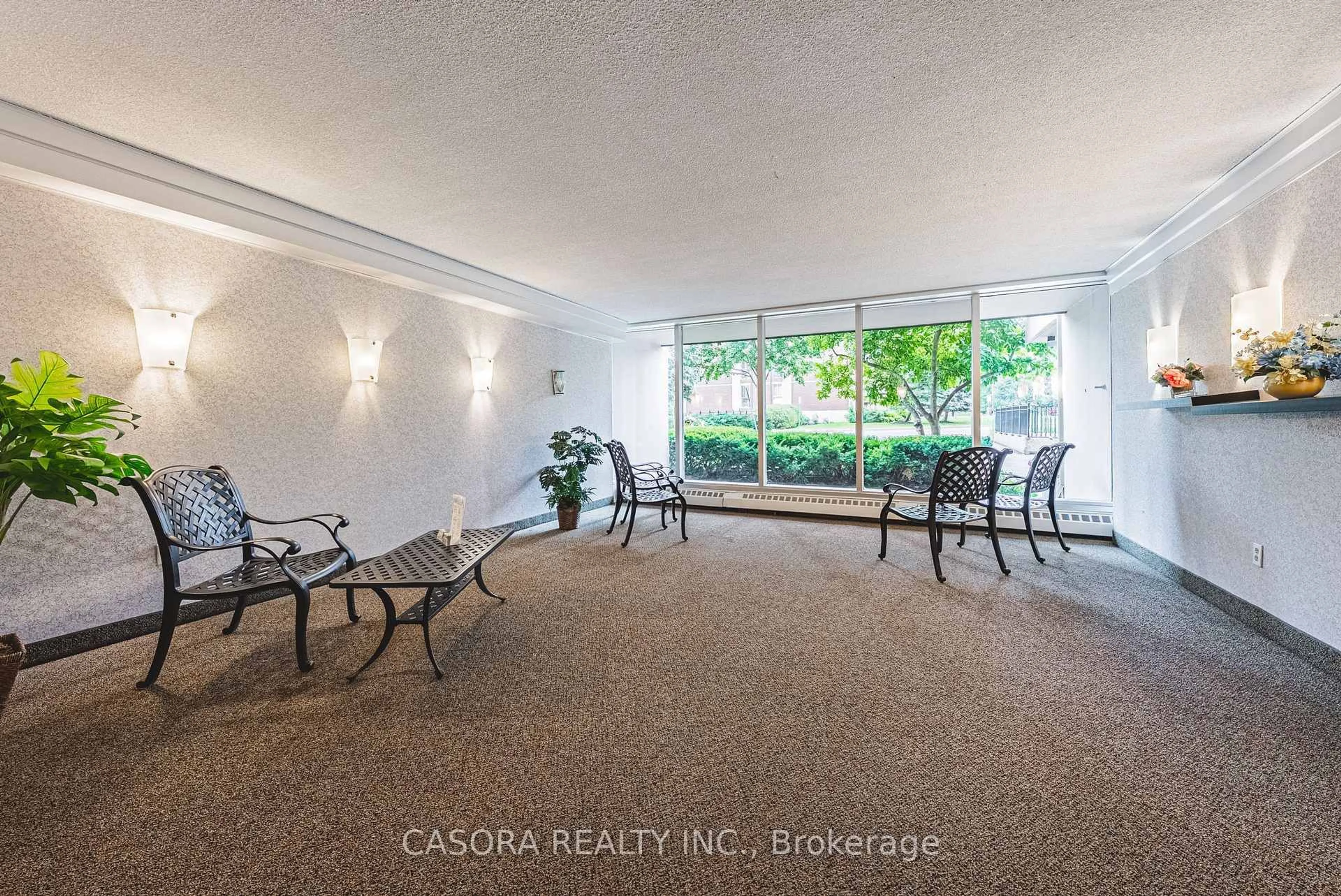Indoor foyer for 1968 Main St #707, Hamilton Ontario L8S 1J7