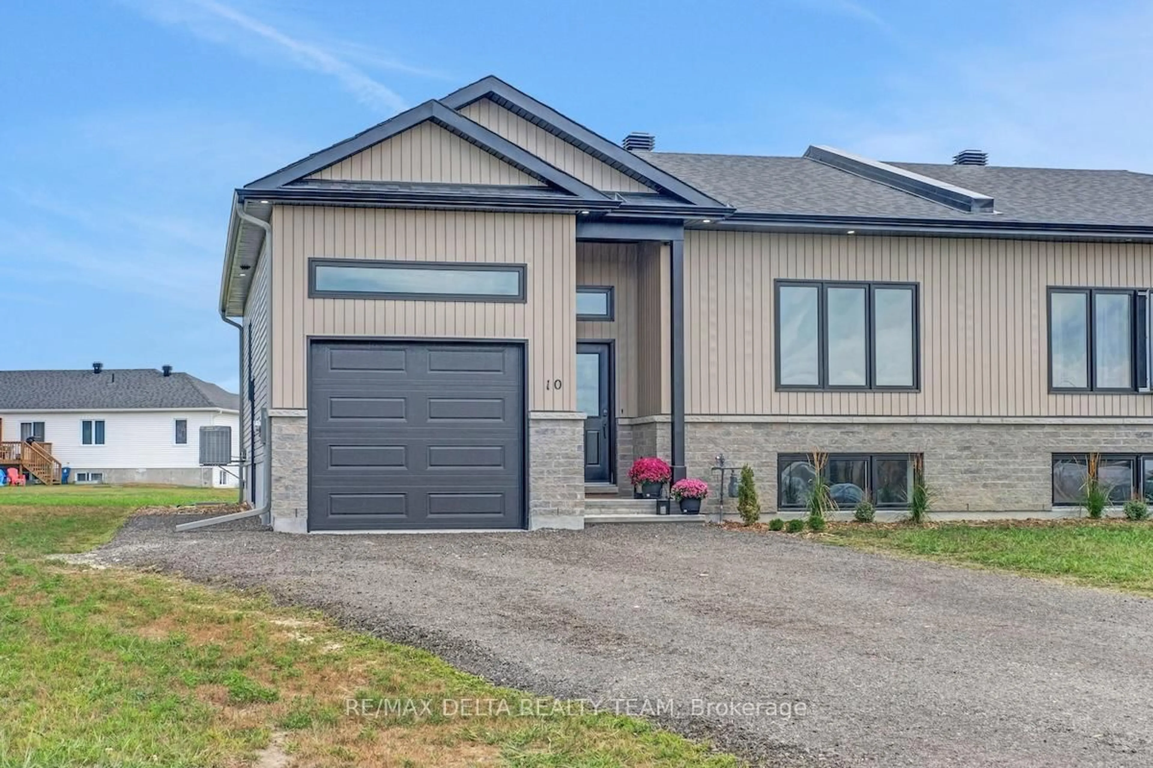 Home with vinyl exterior material, street for 10 Vicky Crt, Clarence-Rockland Ontario K0A 2A0