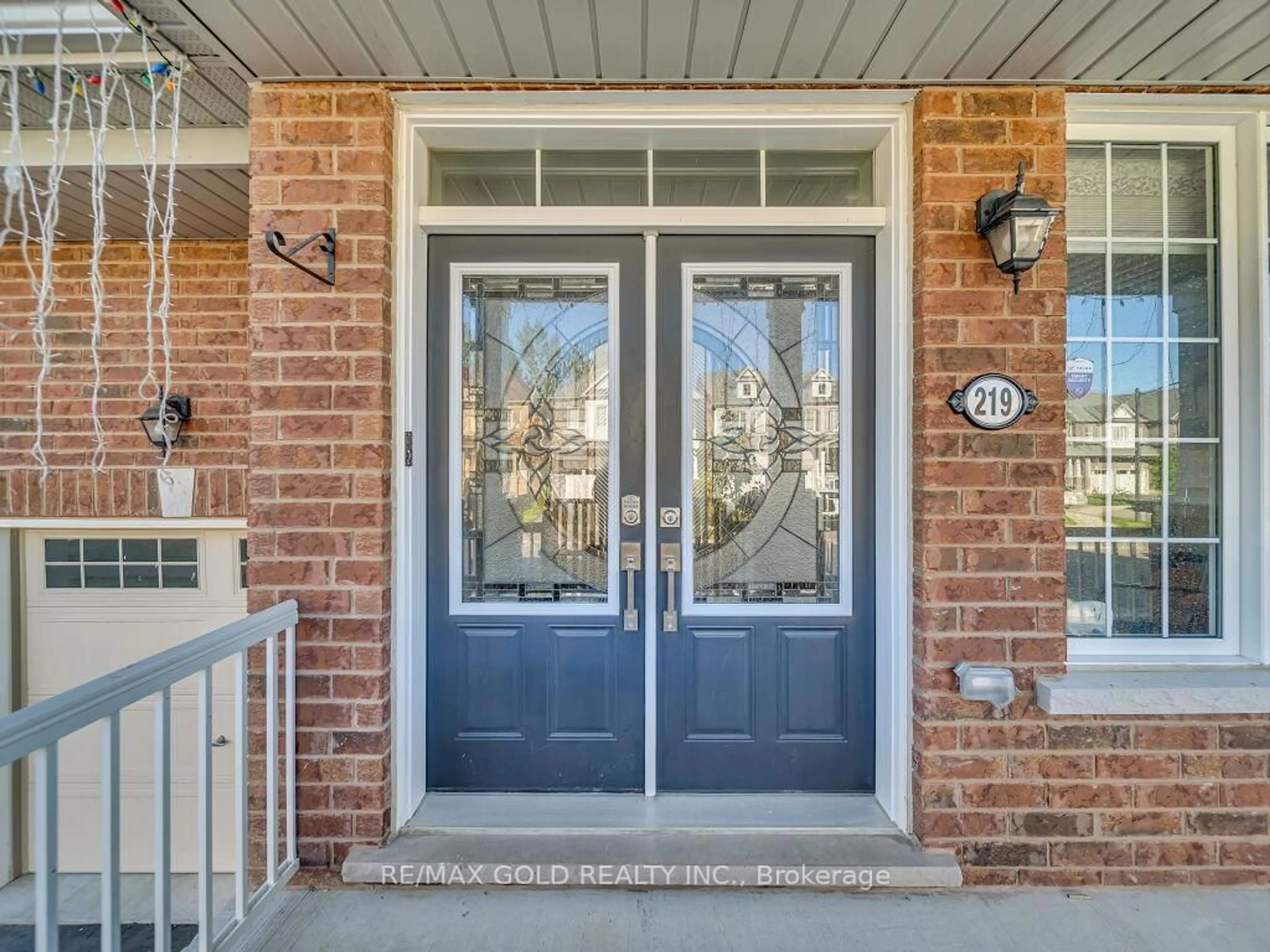 Indoor entryway for 219 Dolman St, Woolwich Ontario N0B 1M0