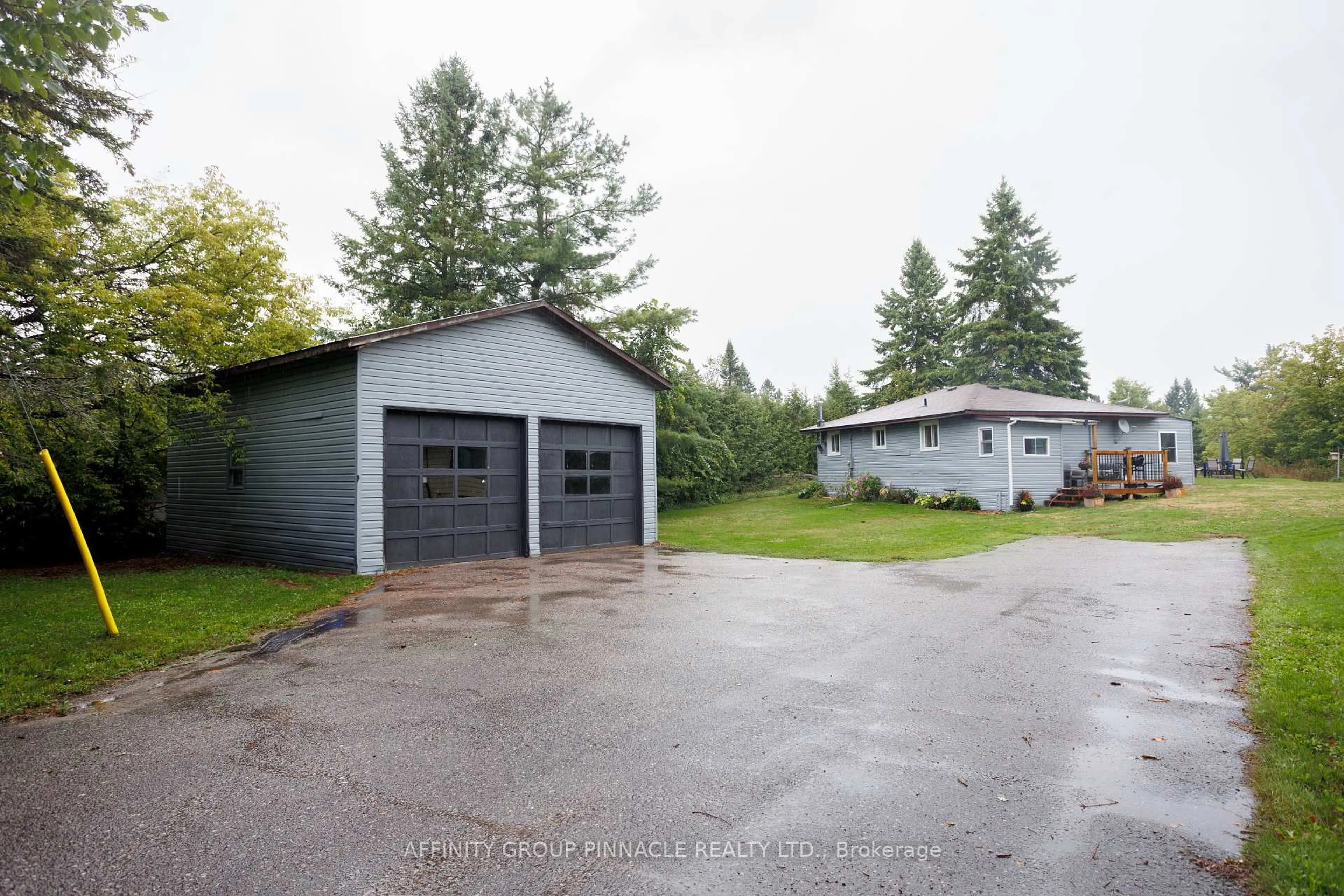 Indoor garage for 828 Northline Rd, Kawartha Lakes Ontario K0M 1N0