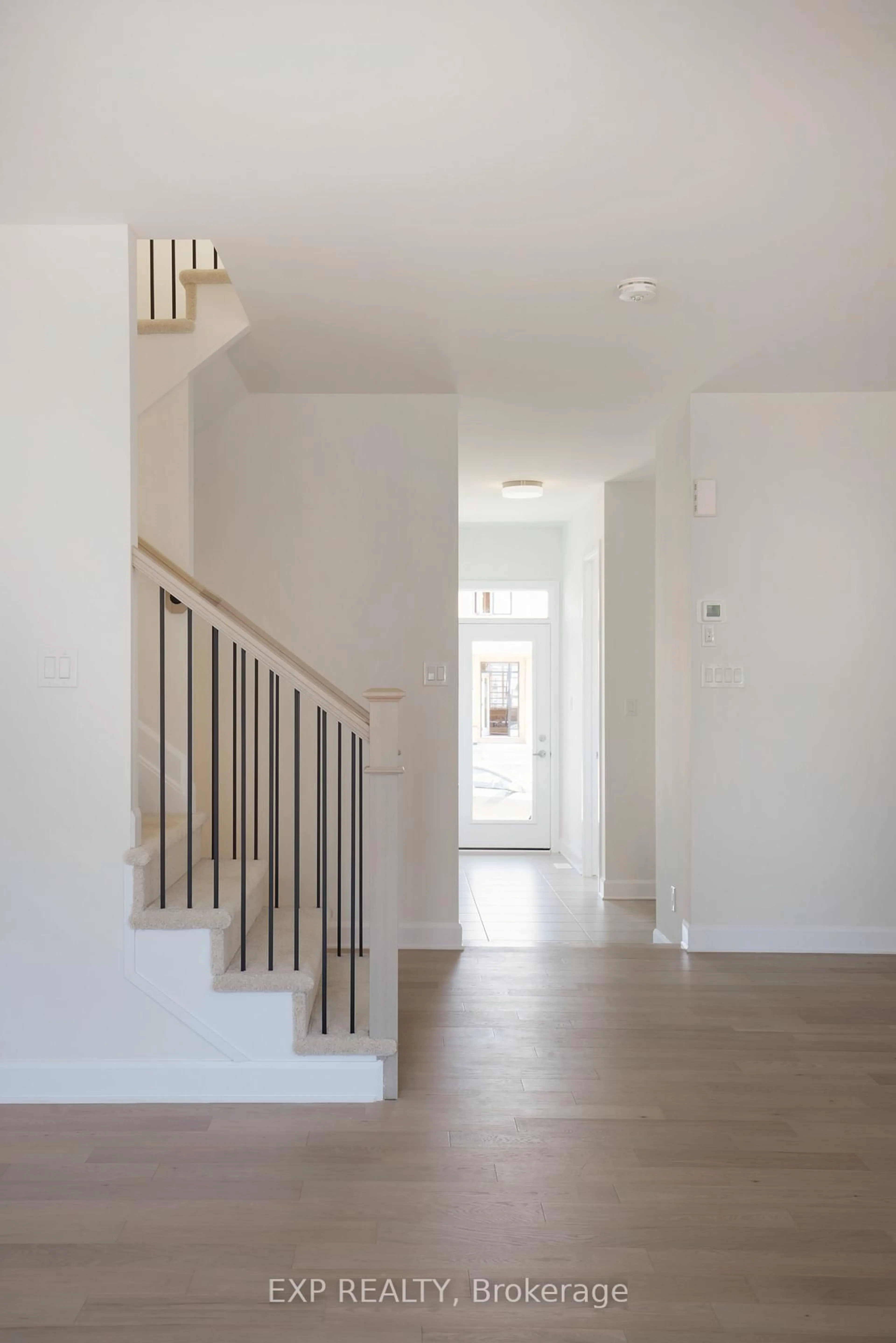 Indoor entryway for 509 Roundhouse Cres, Stittsville Ontario K2S 2Y1