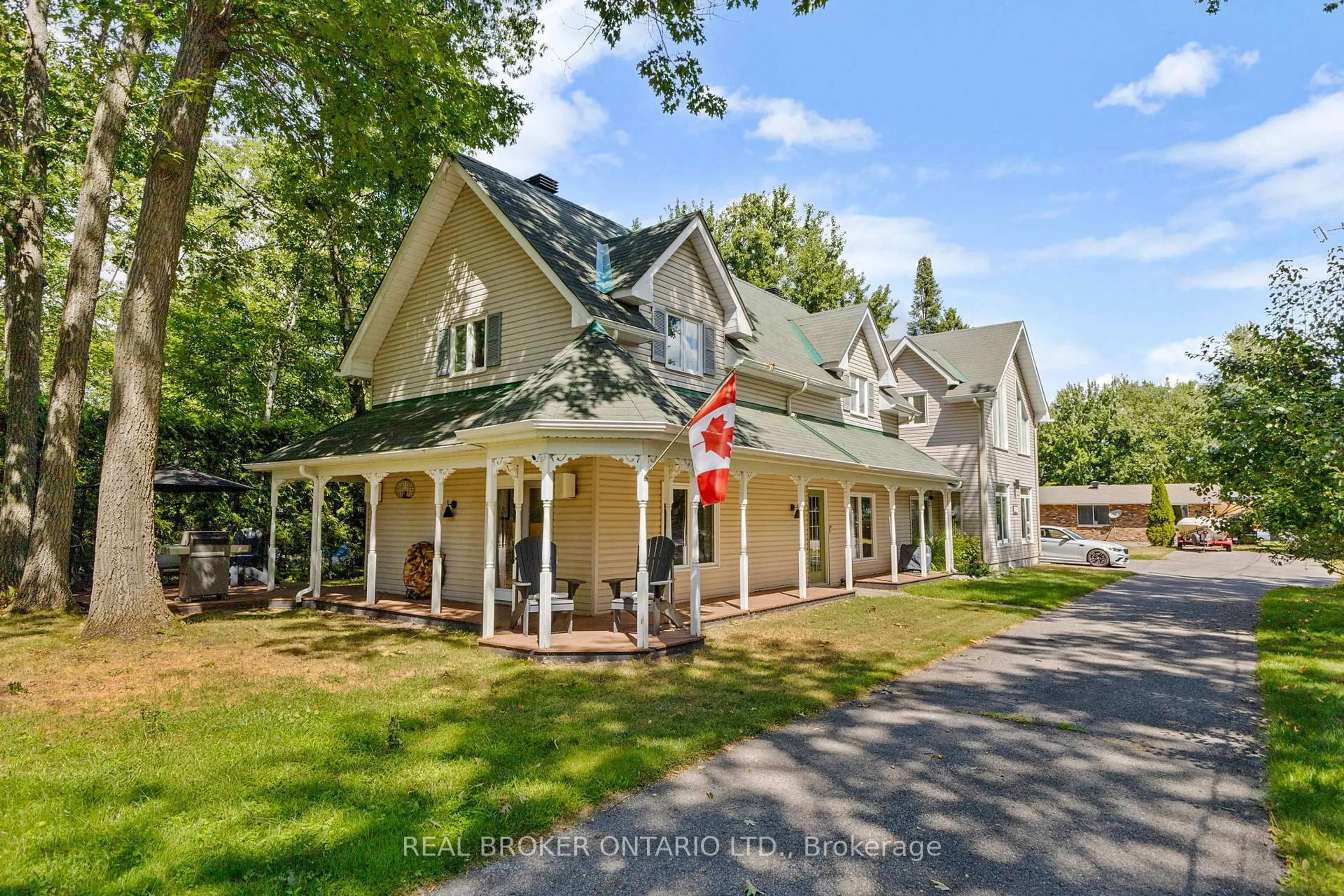 A pic from outside/outdoor area/front of a property/back of a property/a pic from drone, unknown for 660 Bayview Dr, Ottawa Ontario K0A 3M0