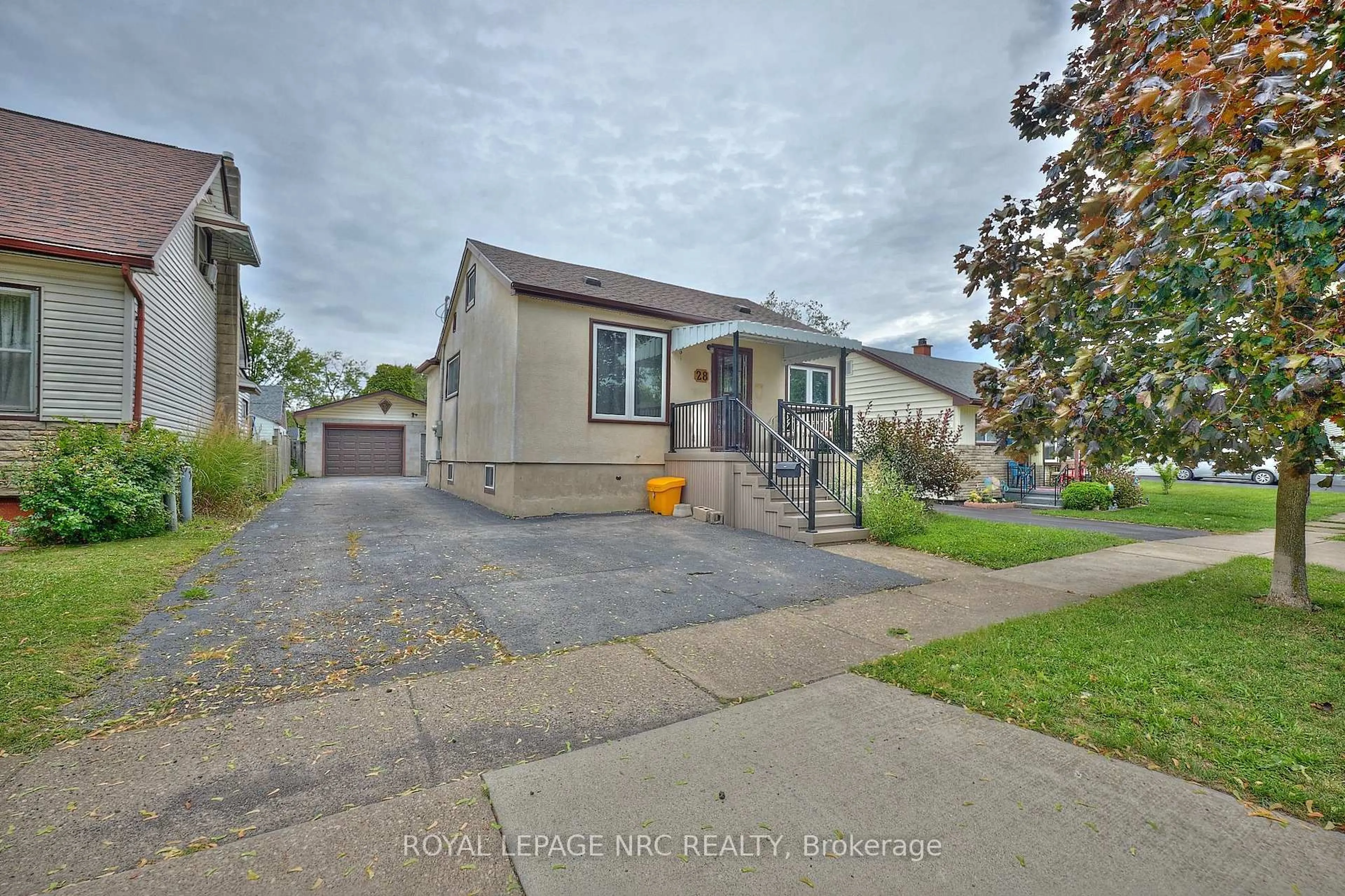 Unknown for 28 Exeter Ave, Welland Ontario L3B 4Y1