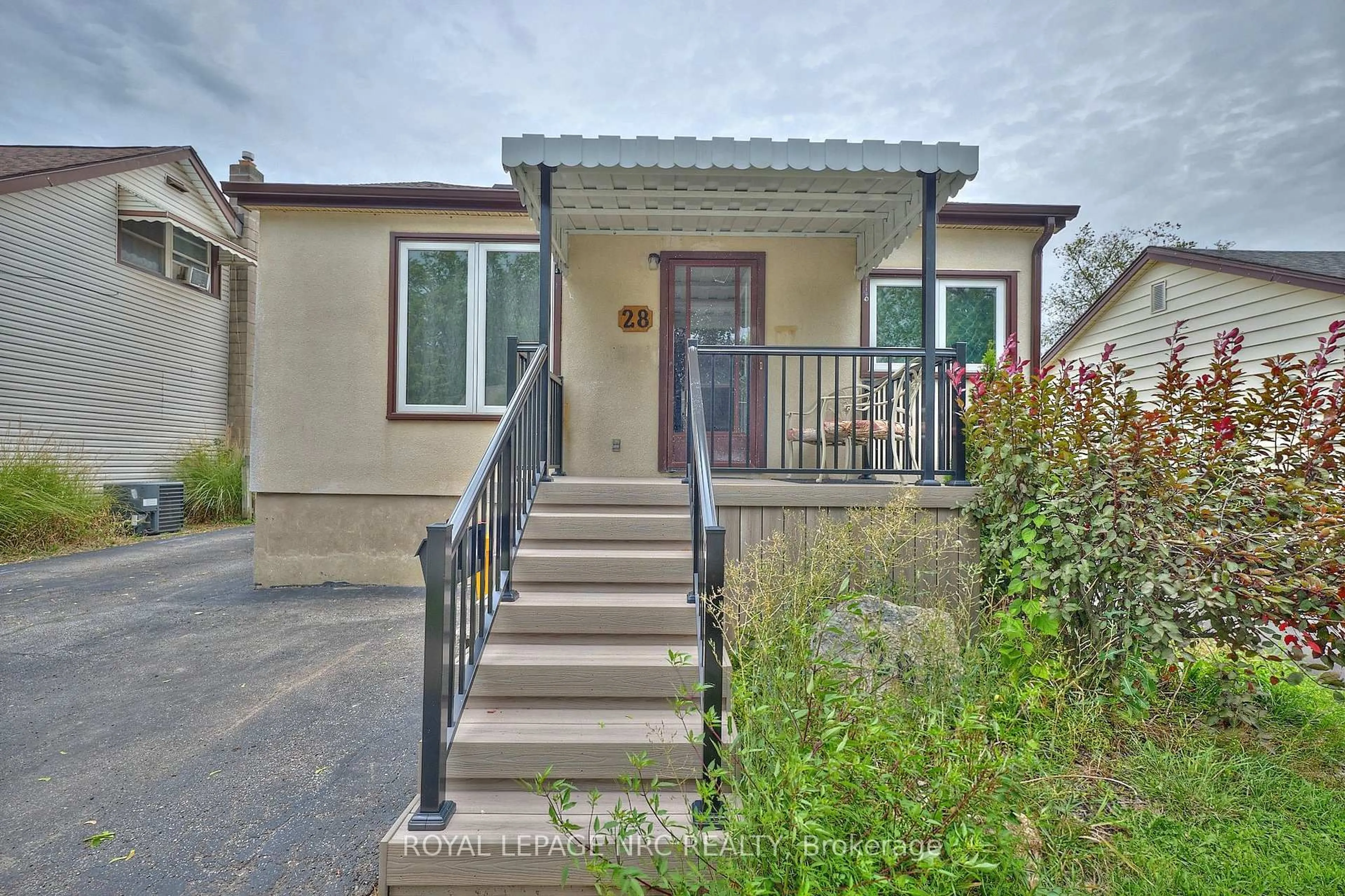 Unknown for 28 Exeter Ave, Welland Ontario L3B 4Y1