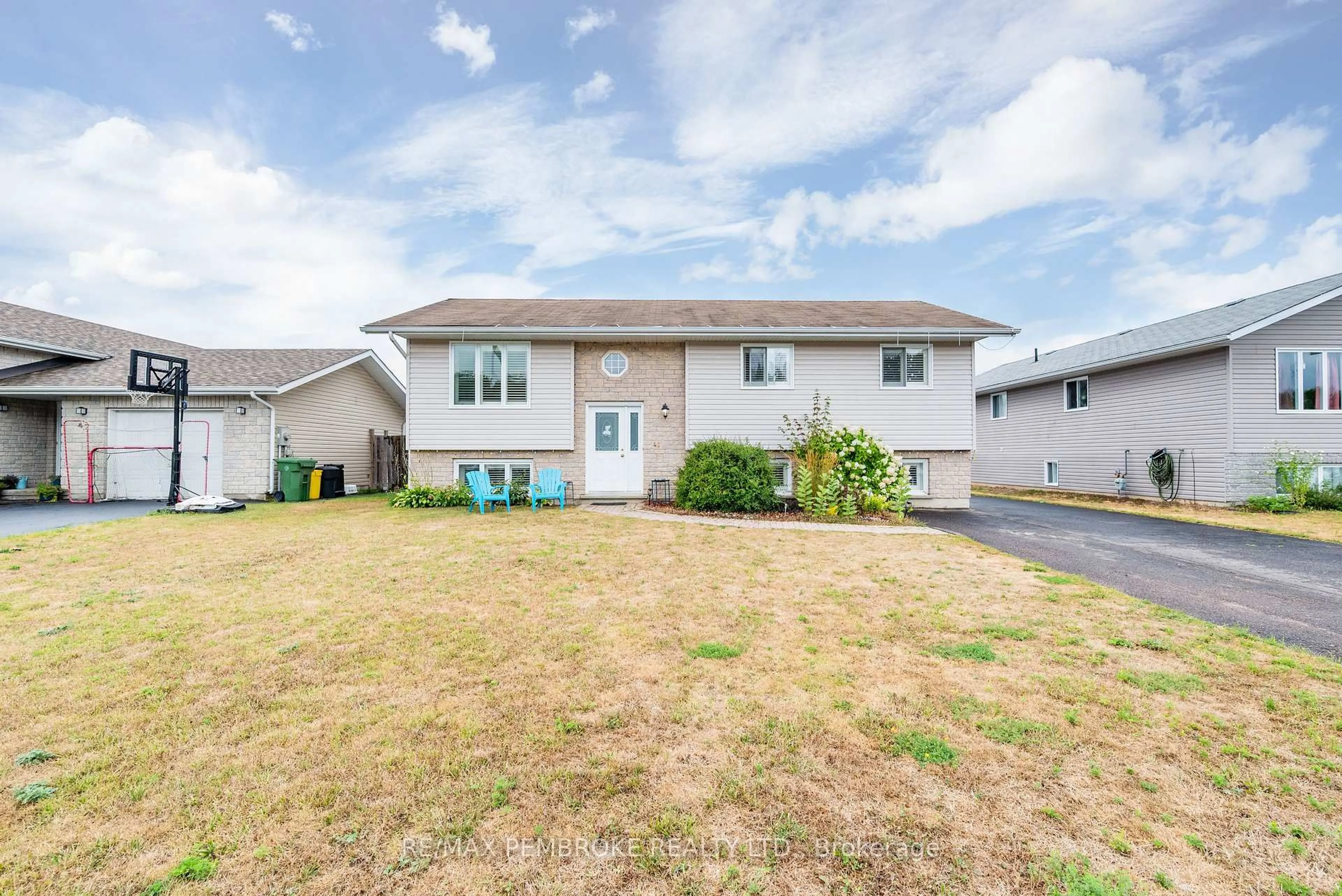Unknown for 45 Spruce St, Petawawa Ontario K8H 3S4