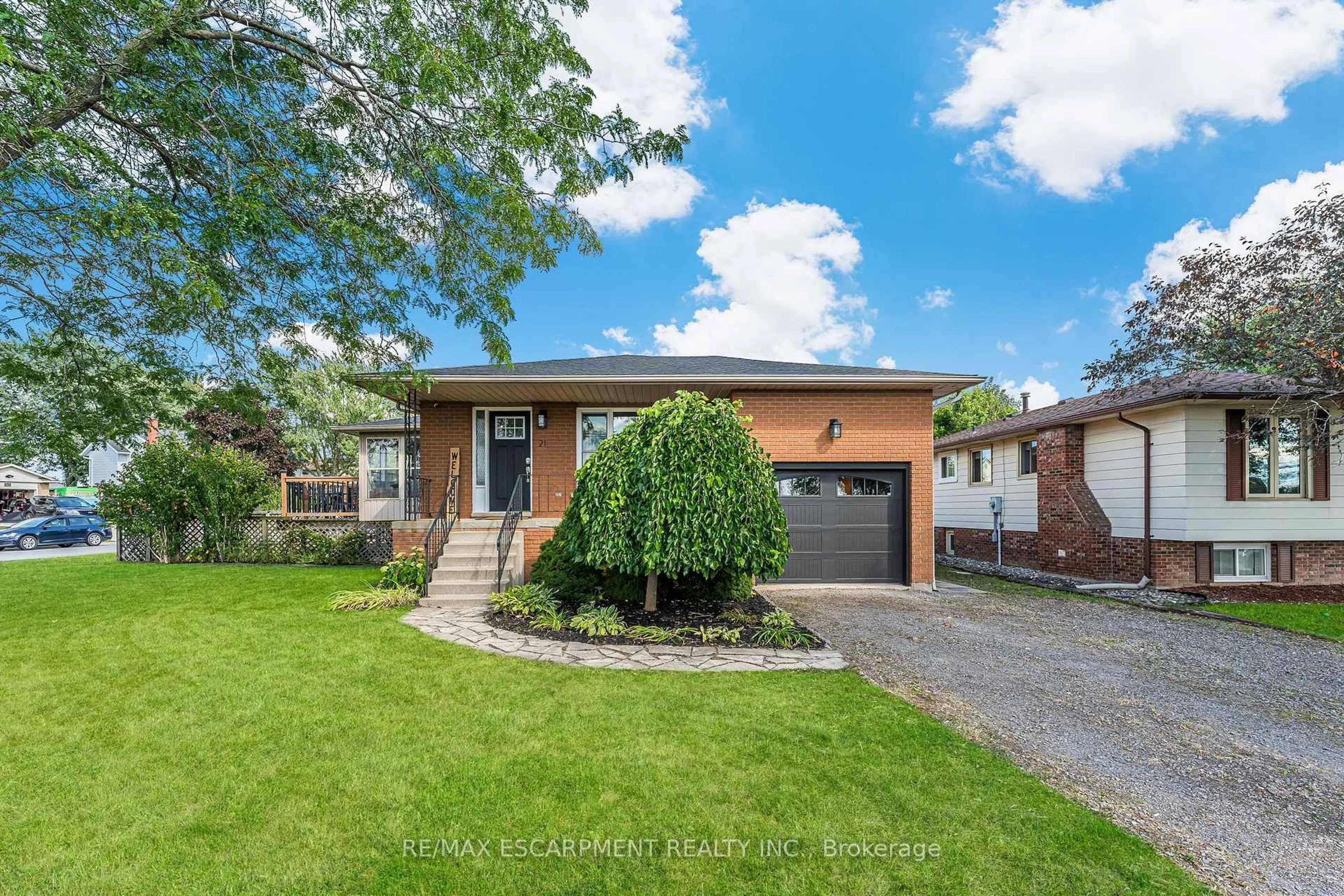 Home with brick exterior material, street for 21 South Grimsby Road 5, West Lincoln Ontario L0R 2A0