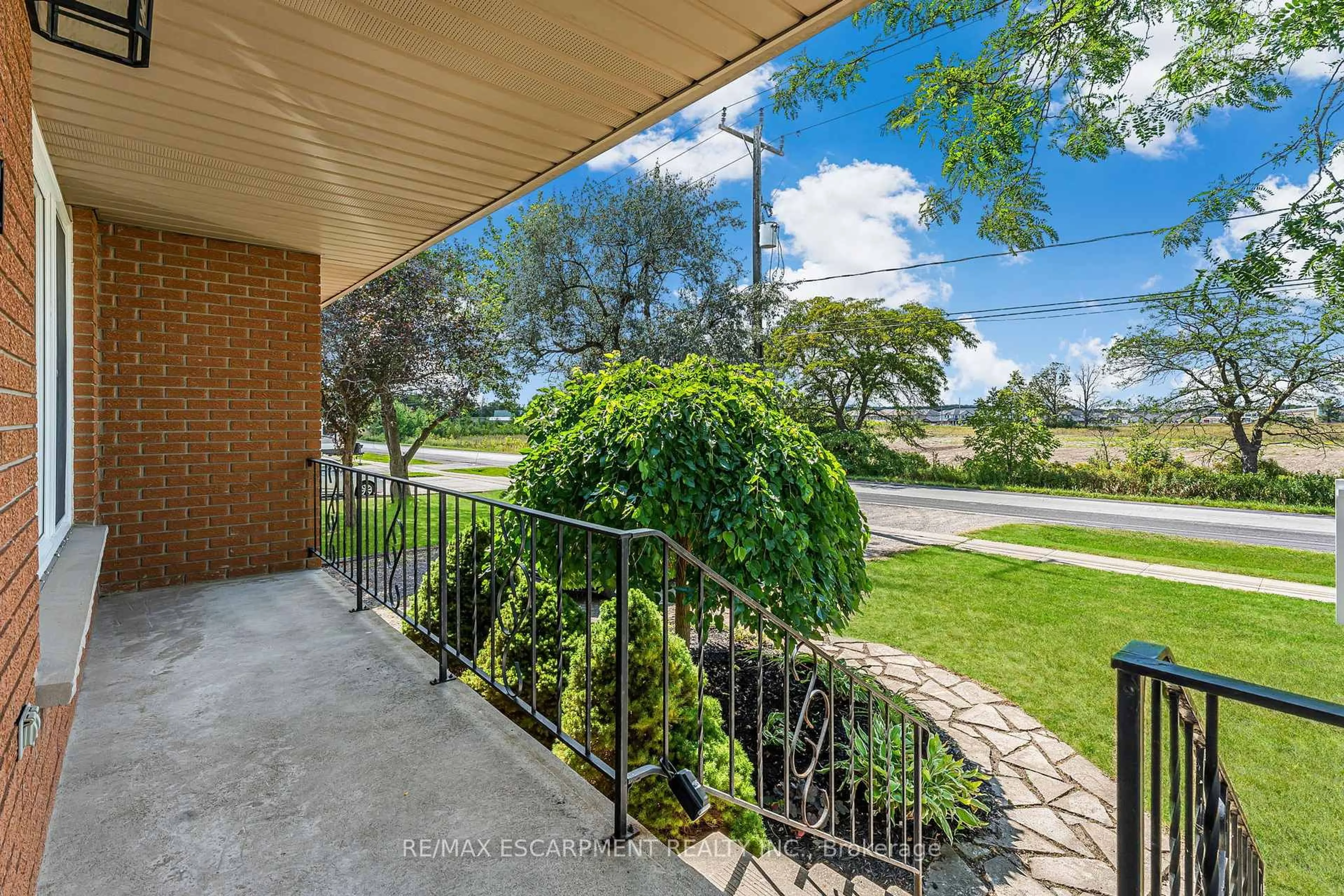 Patio, street for 21 South Grimsby Road 5, West Lincoln Ontario L0R 2A0