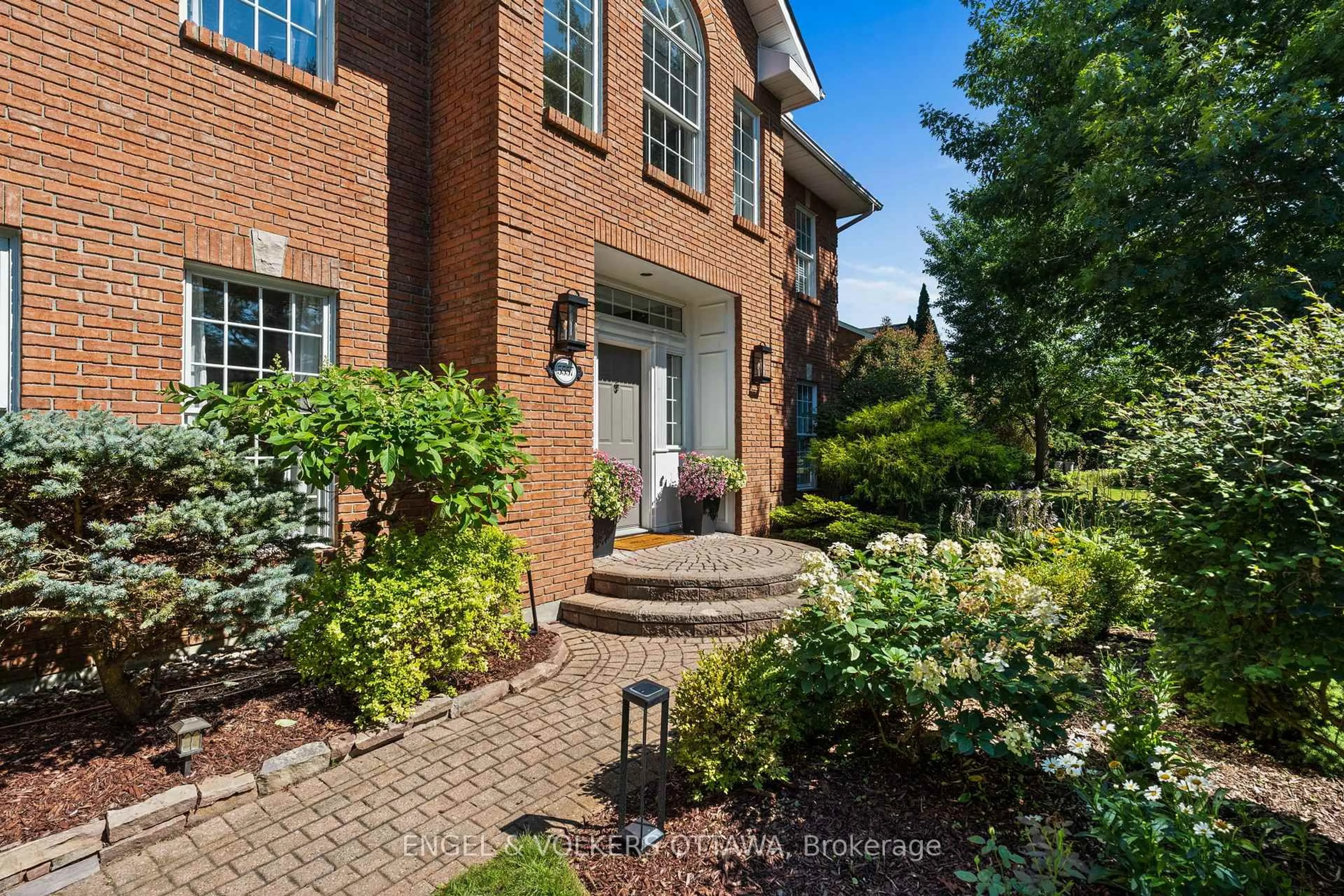 Home with brick exterior material, street for 5557 Pettapiece Cres, Ottawa Ontario K4M 1C5