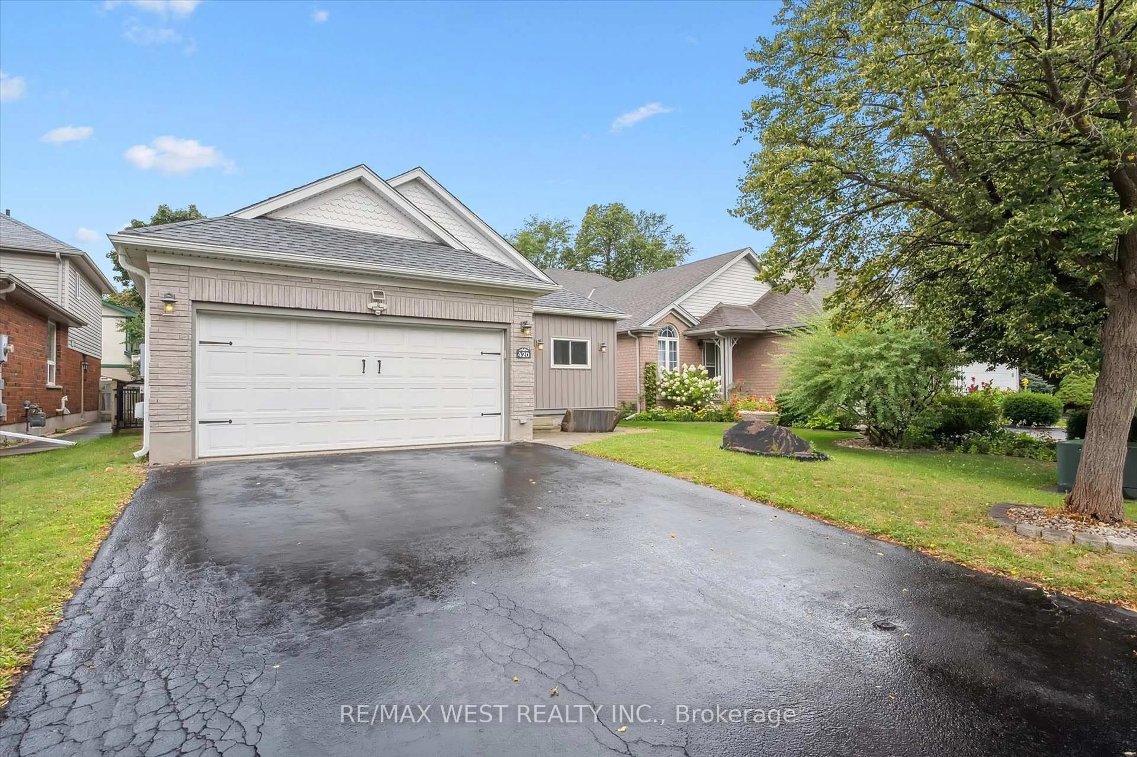 A pic from outside/outdoor area/front of a property/back of a property/a pic from drone, street for 420 Starwood Dr, Guelph Ontario N1E 7A4