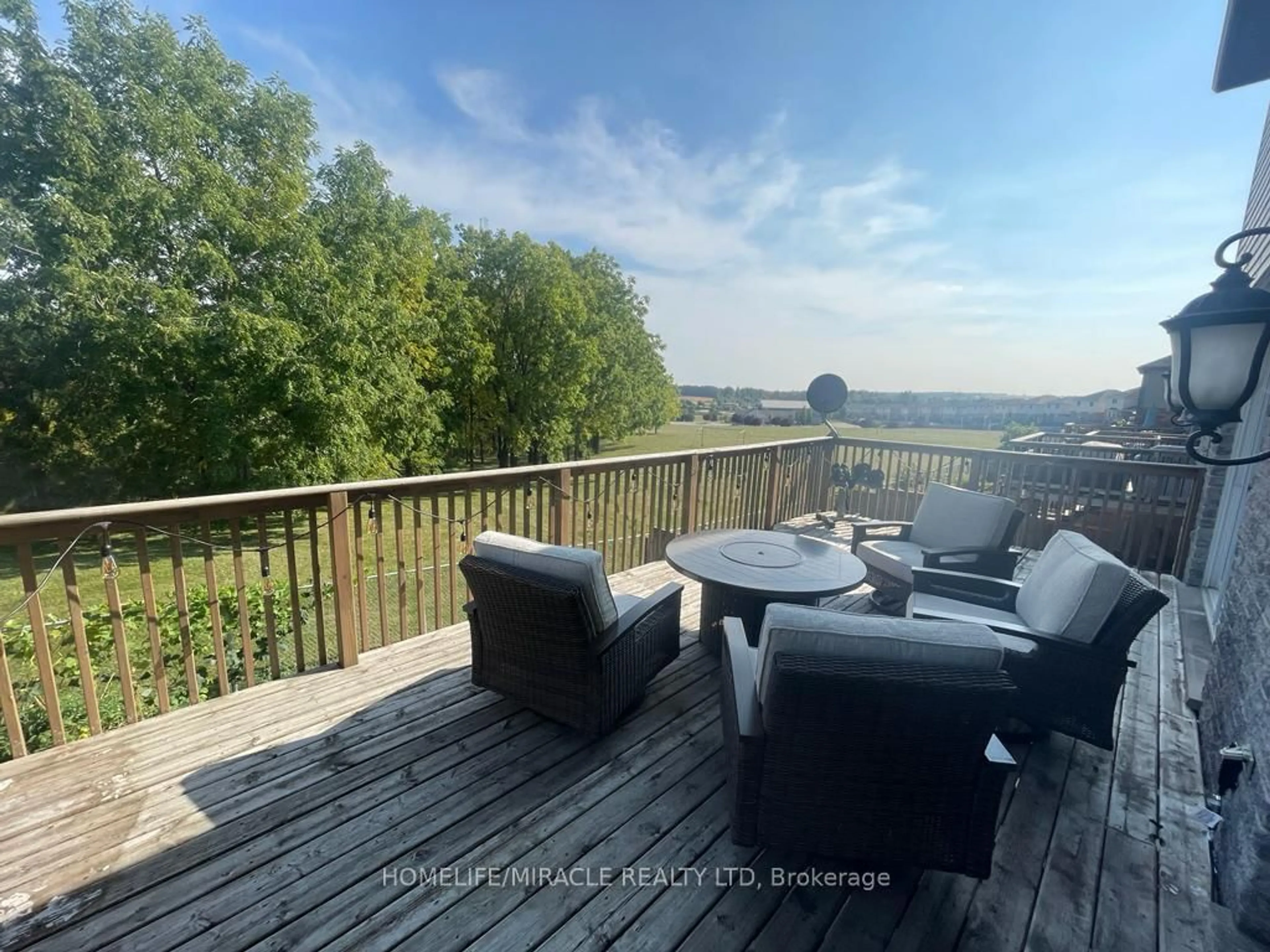 A pic from outside/outdoor area/front of a property/back of a property/a pic from drone, water/lake/river/ocean view for 455 Champlain Ave, Woodstock Ontario N4V 0B3