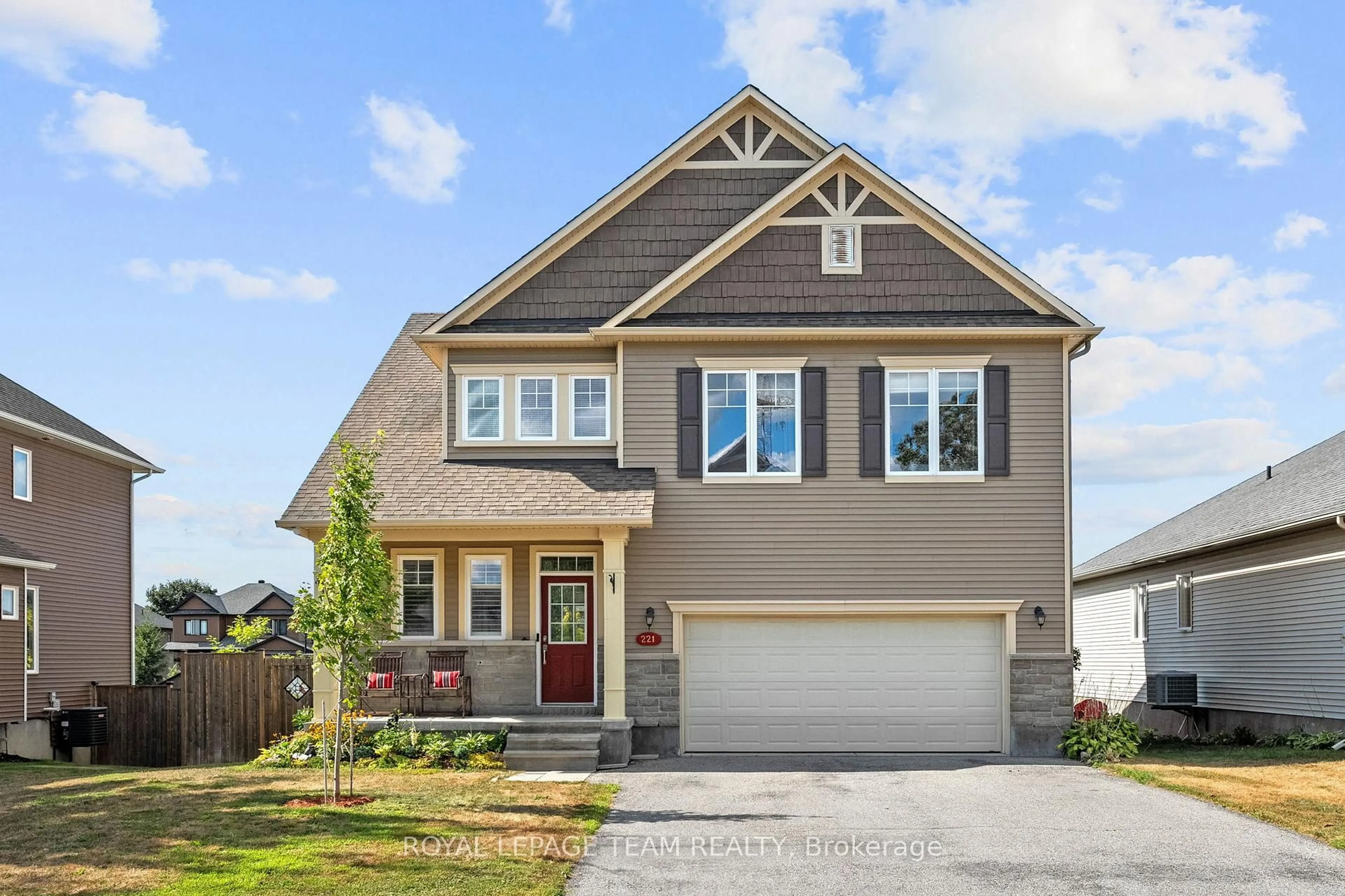 Home with vinyl exterior material, street for 221 Santiago St, Carleton Place Ontario K7C 0C7