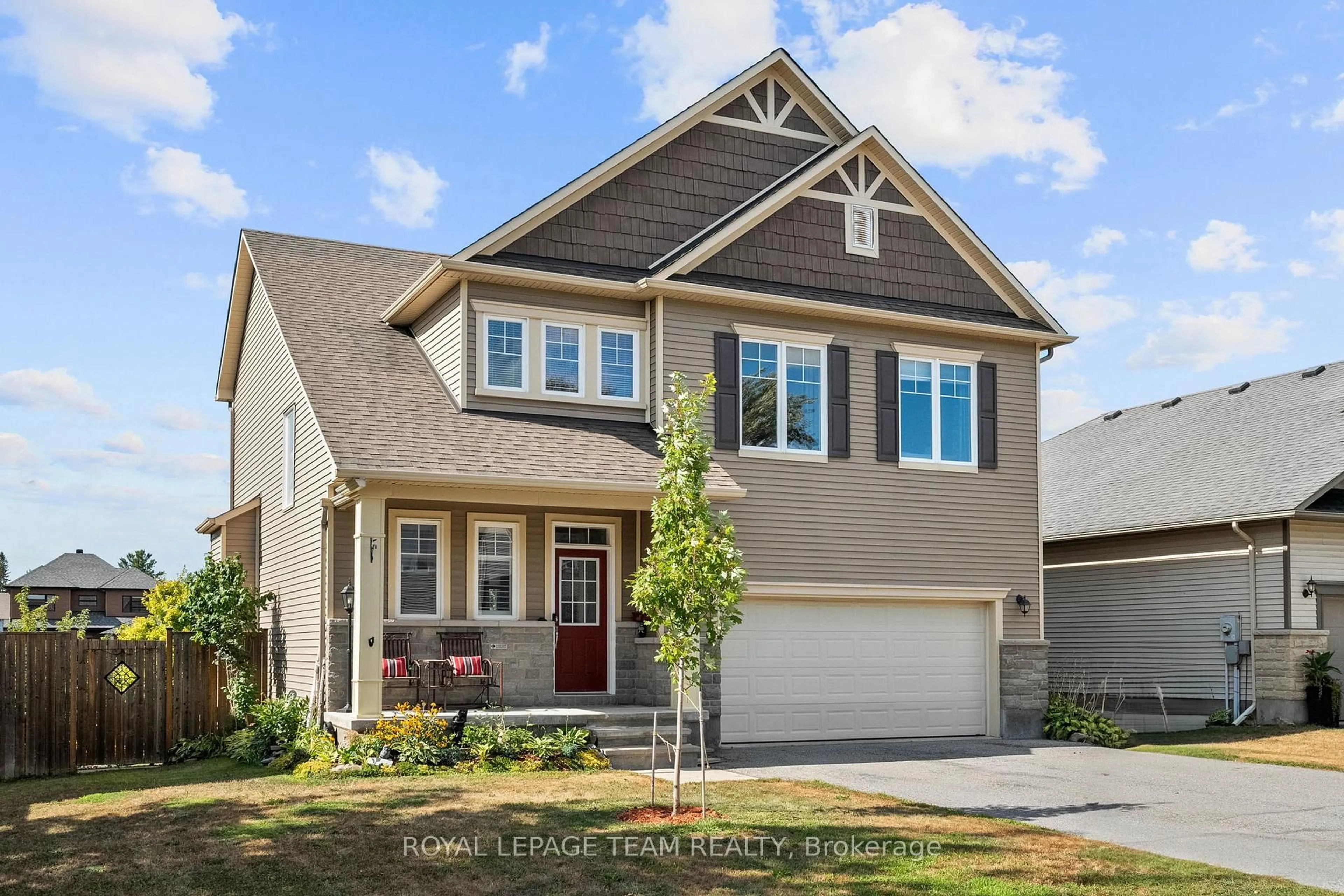 Home with vinyl exterior material, street for 221 Santiago St, Carleton Place Ontario K7C 0C7