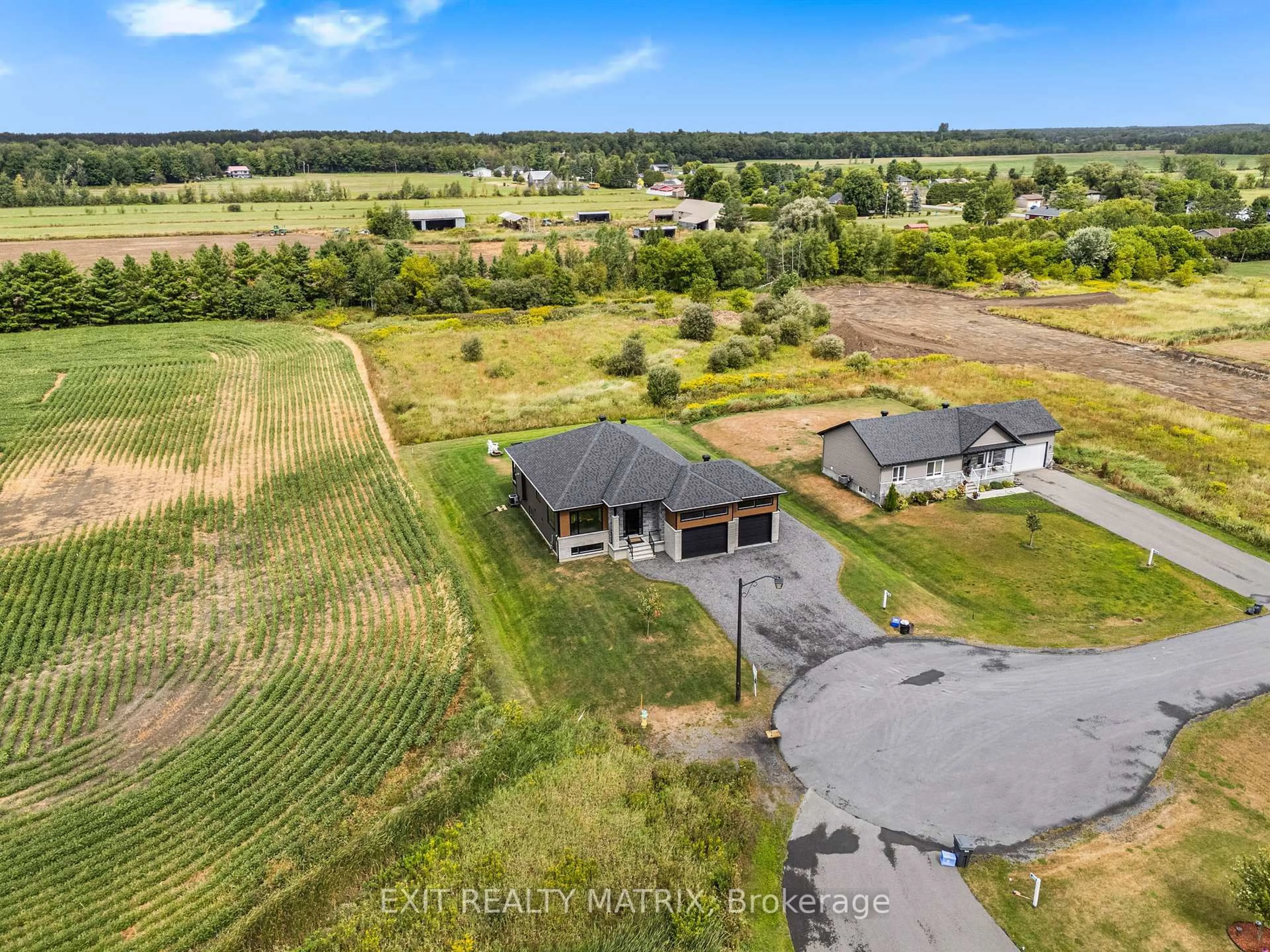 A pic from outside/outdoor area/front of a property/back of a property/a pic from drone, unknown for 529 Voie Ferree Rd, Clarence-Rockland Ontario K0A 2A0