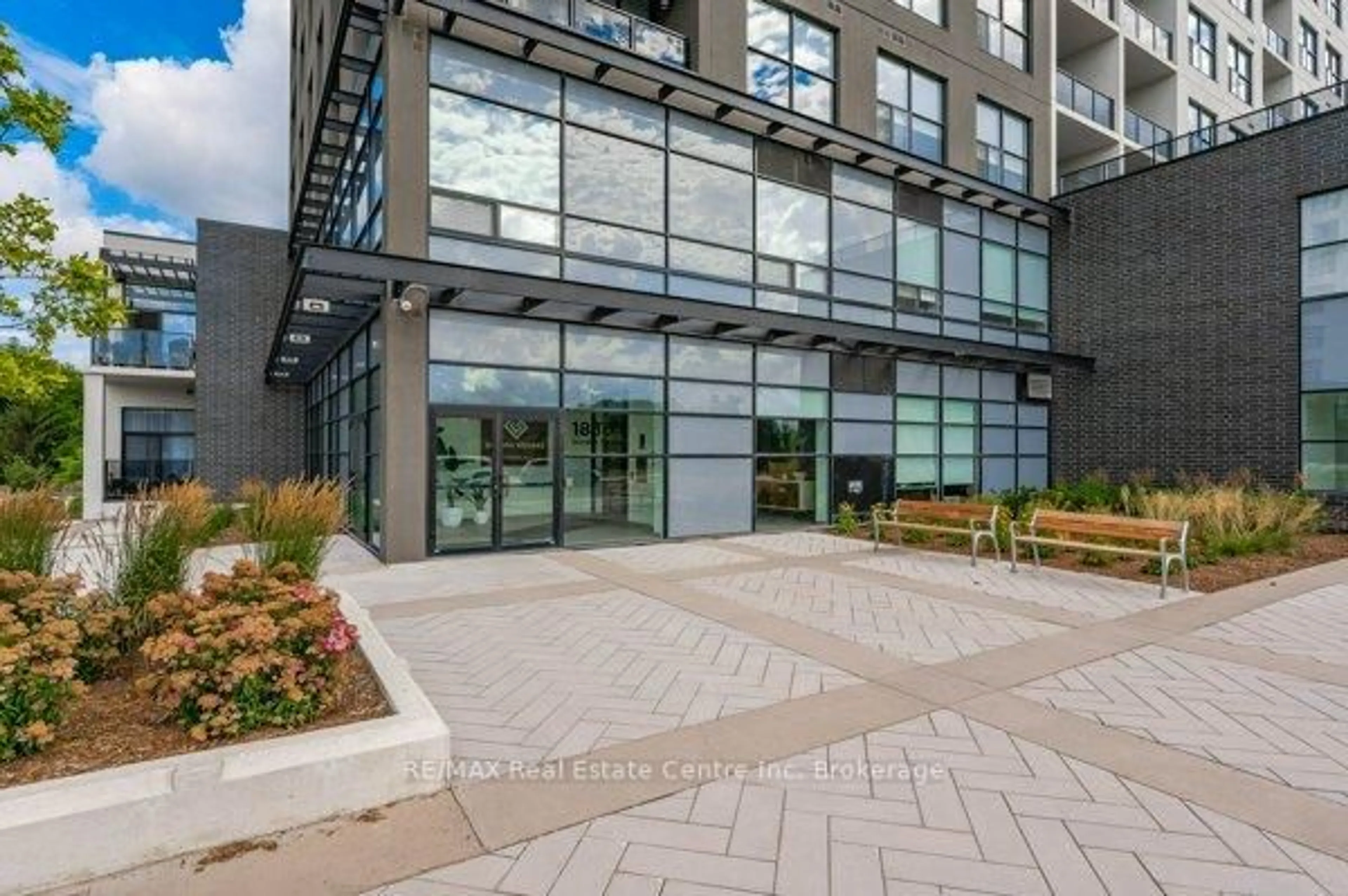 Patio, building for 1880 Gordon St #104, Guelph Ontario N1L 0P5