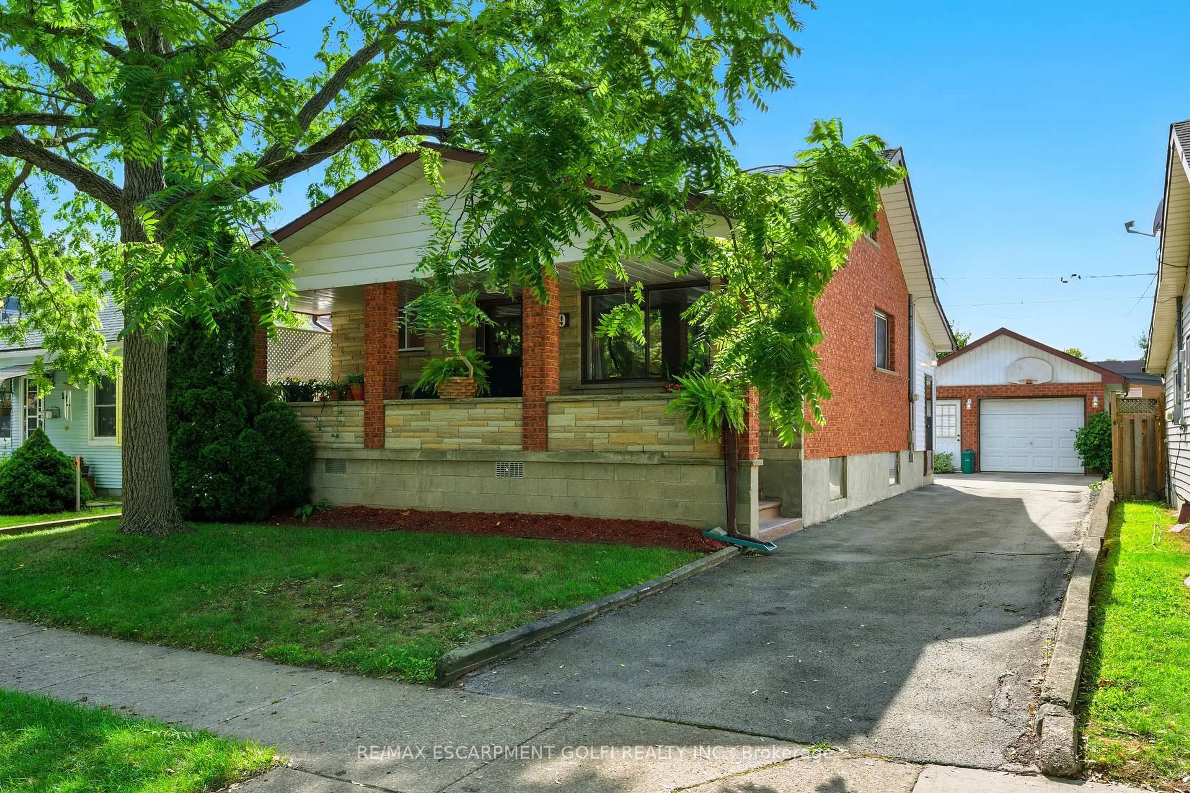 Home with brick exterior material, street for 49 Dover Rd, Welland Ontario L3B 2V1