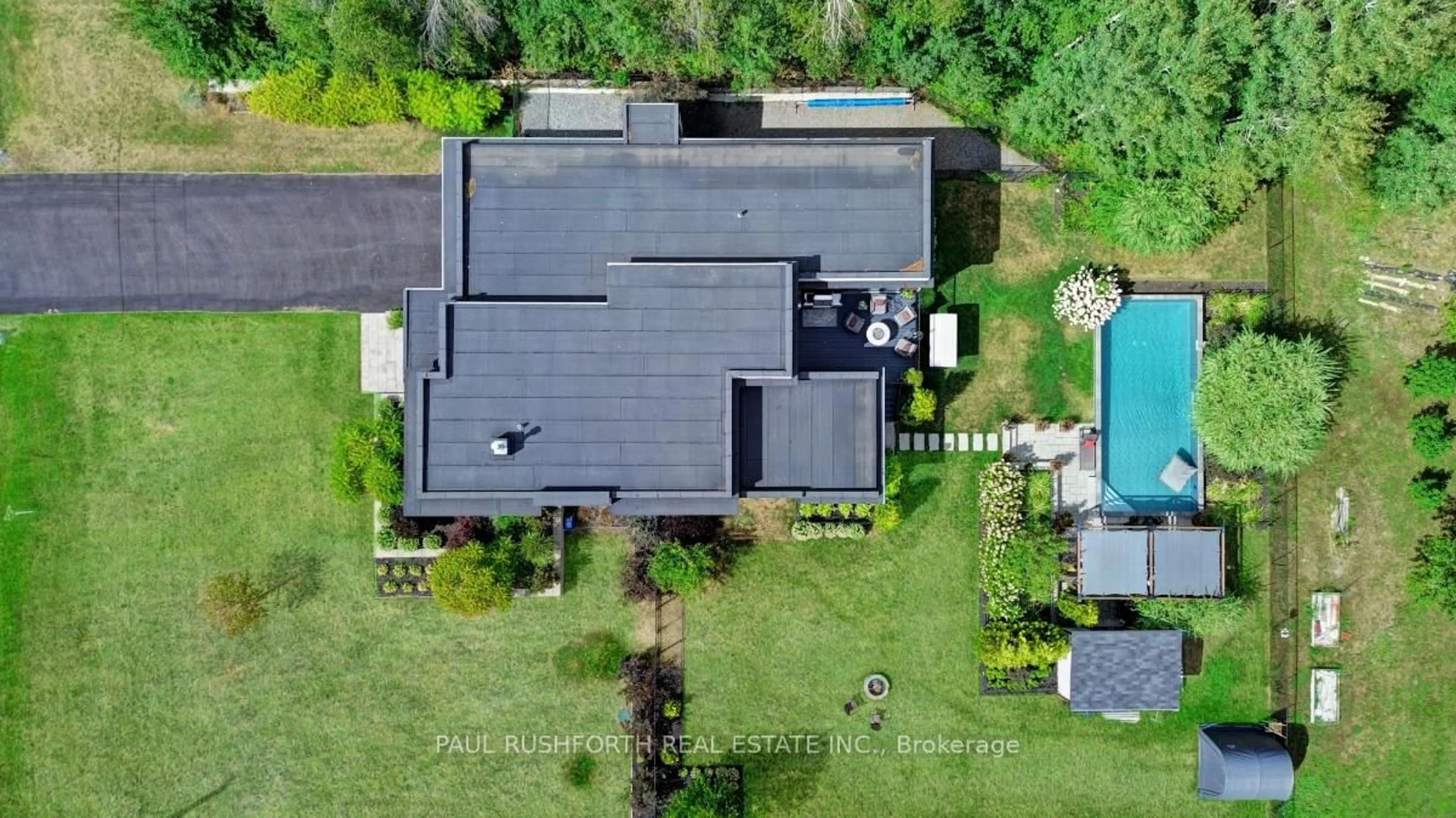 A pic from outside/outdoor area/front of a property/back of a property/a pic from drone, street for 2189 Onyx St, Vars Ontario K0A 3H0